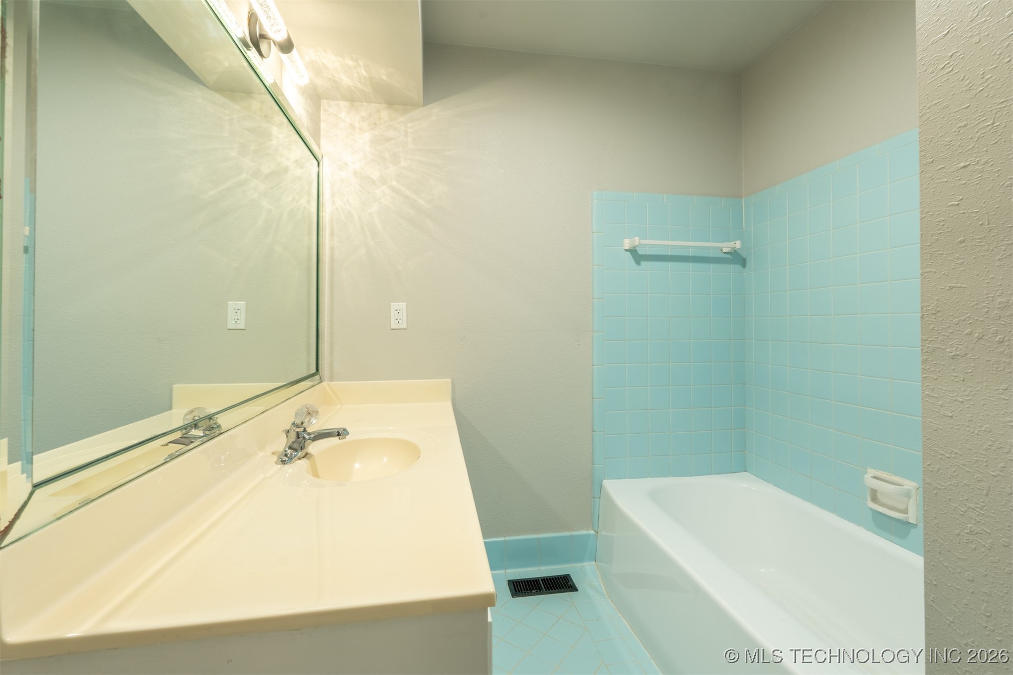 2150 S 80th East Avenue Property Photo 32