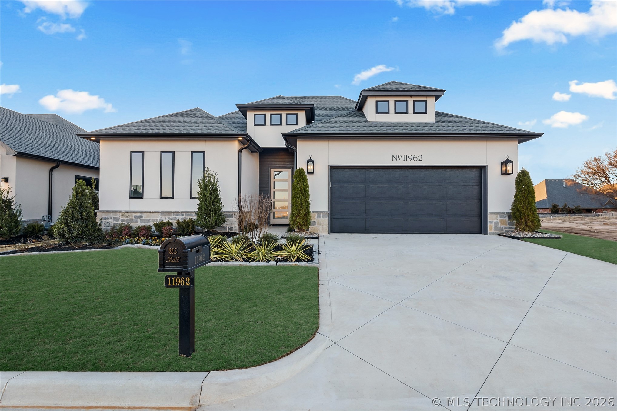 11962 S 94th East Avenue Property Photo 1