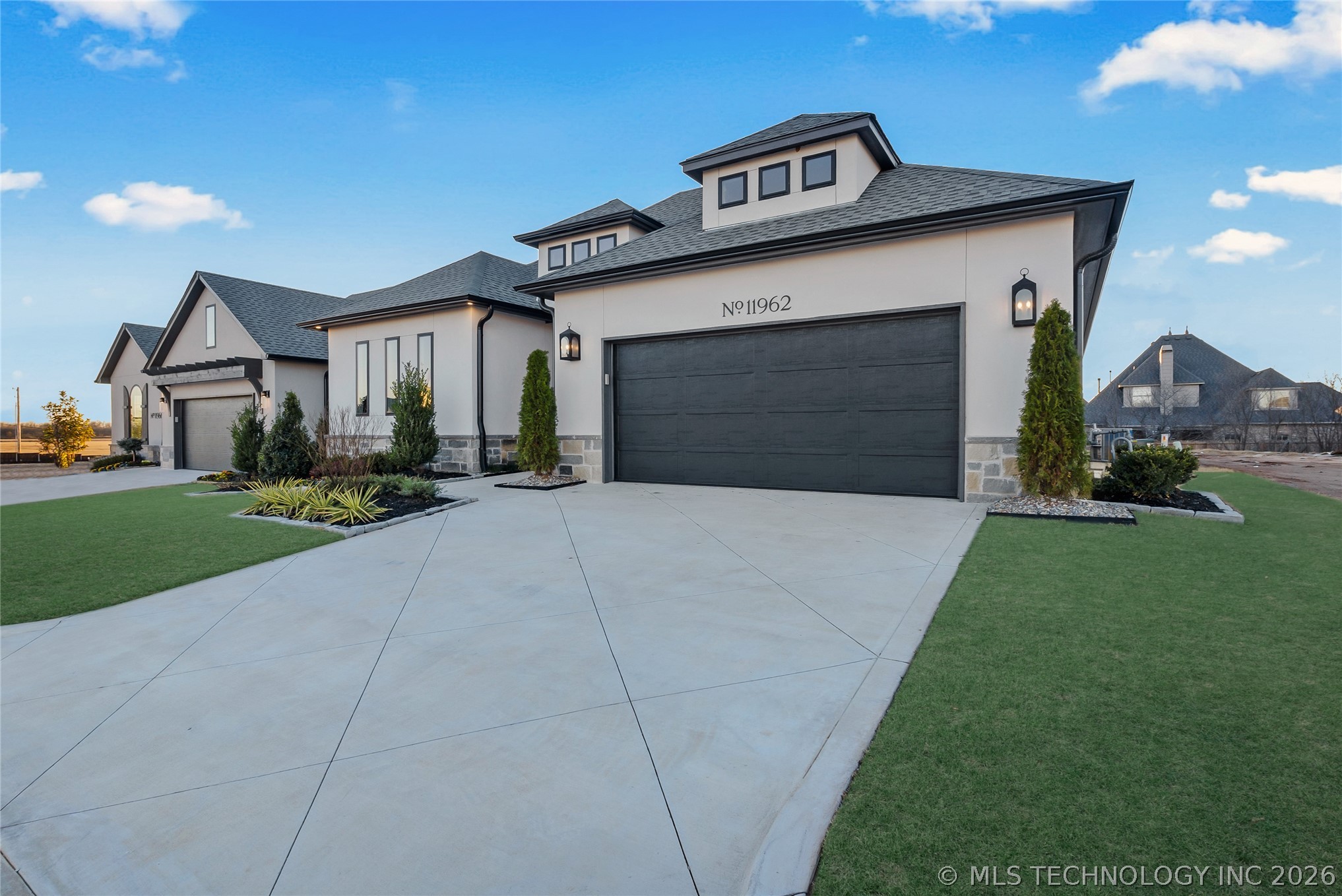 11962 S 94th East Avenue Property Photo 2