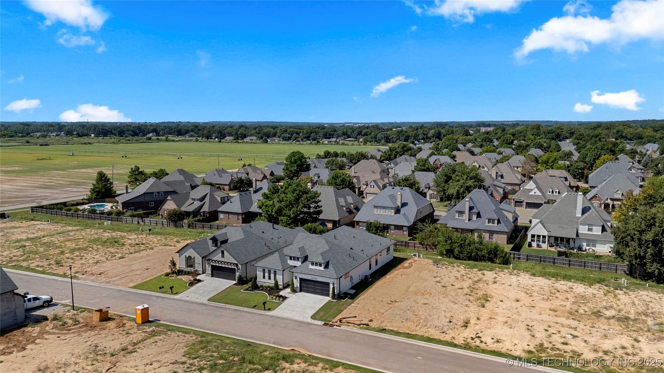 11962 S 94th East Avenue Property Photo 40