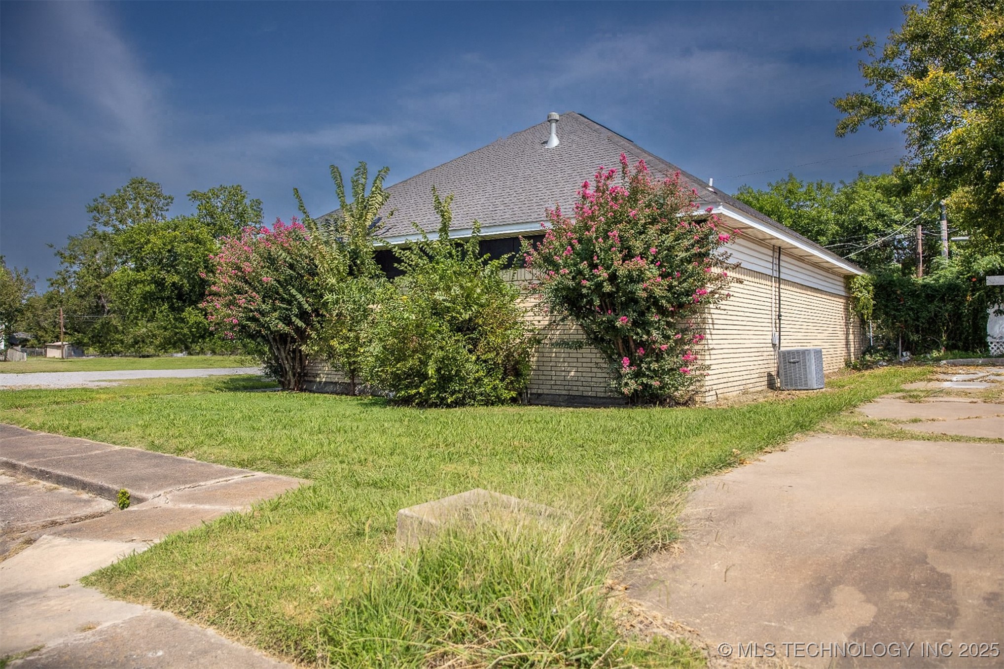 403 W Carl Albert Property Photo 4