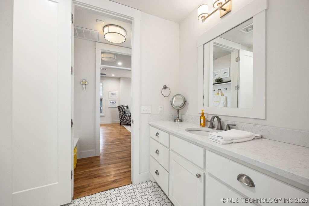 43 Center Lane S Property Photo 21