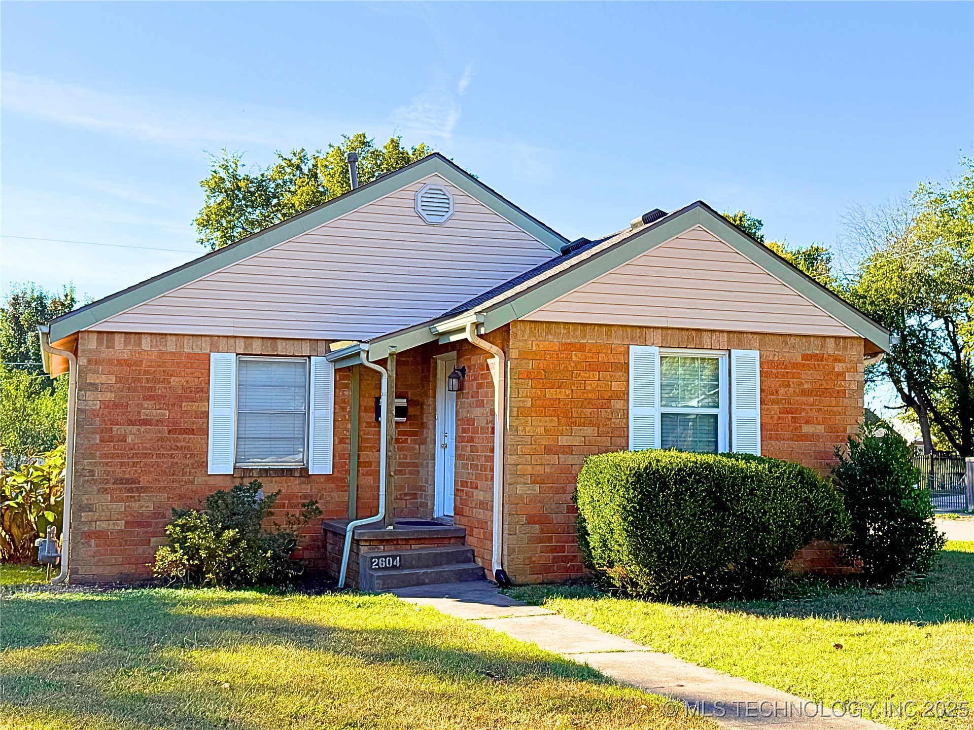 2604 E 2nd Street Property Photo 1