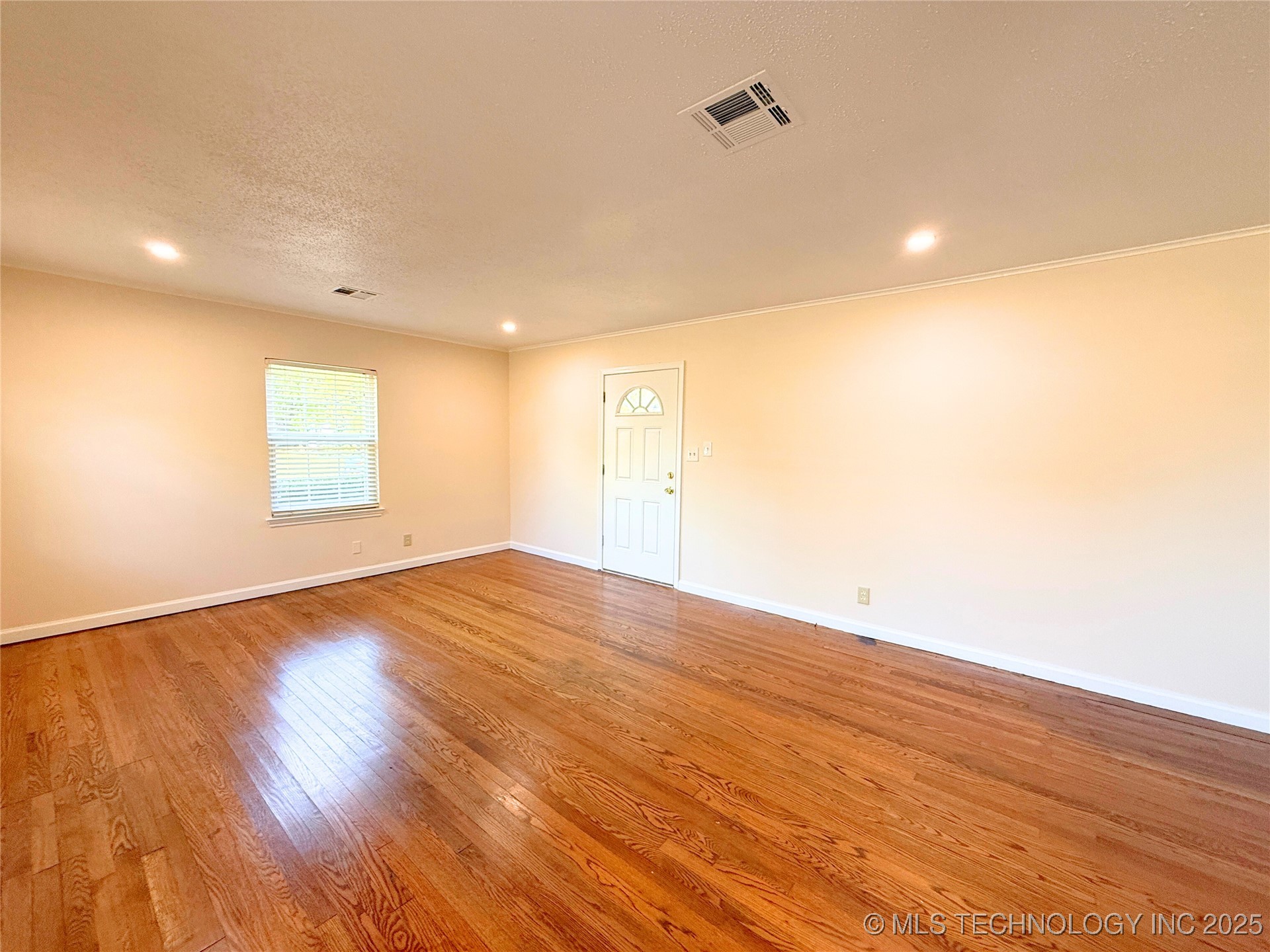 2604 E 2nd Street Property Photo 5