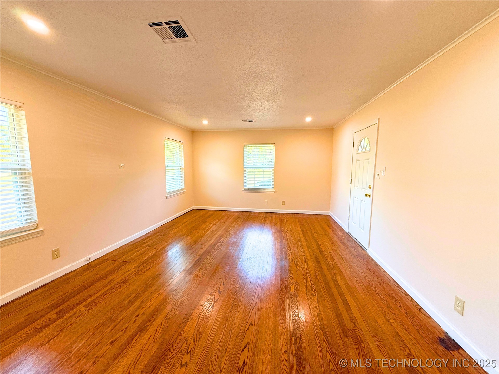 2604 E 2nd Street Property Photo 6