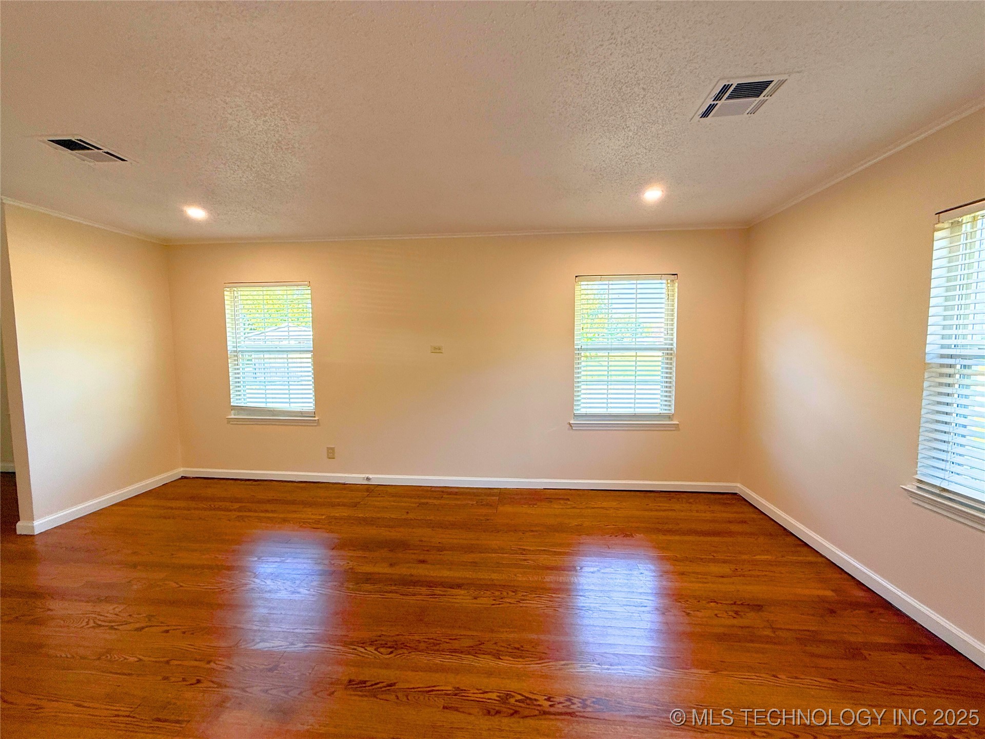 2604 E 2nd Street Property Photo 8