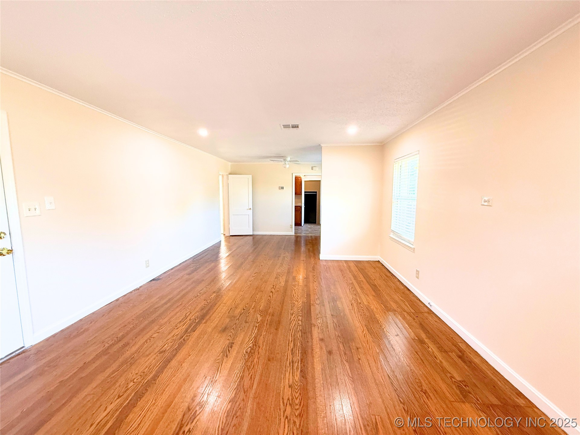 2604 E 2nd Street Property Photo 9