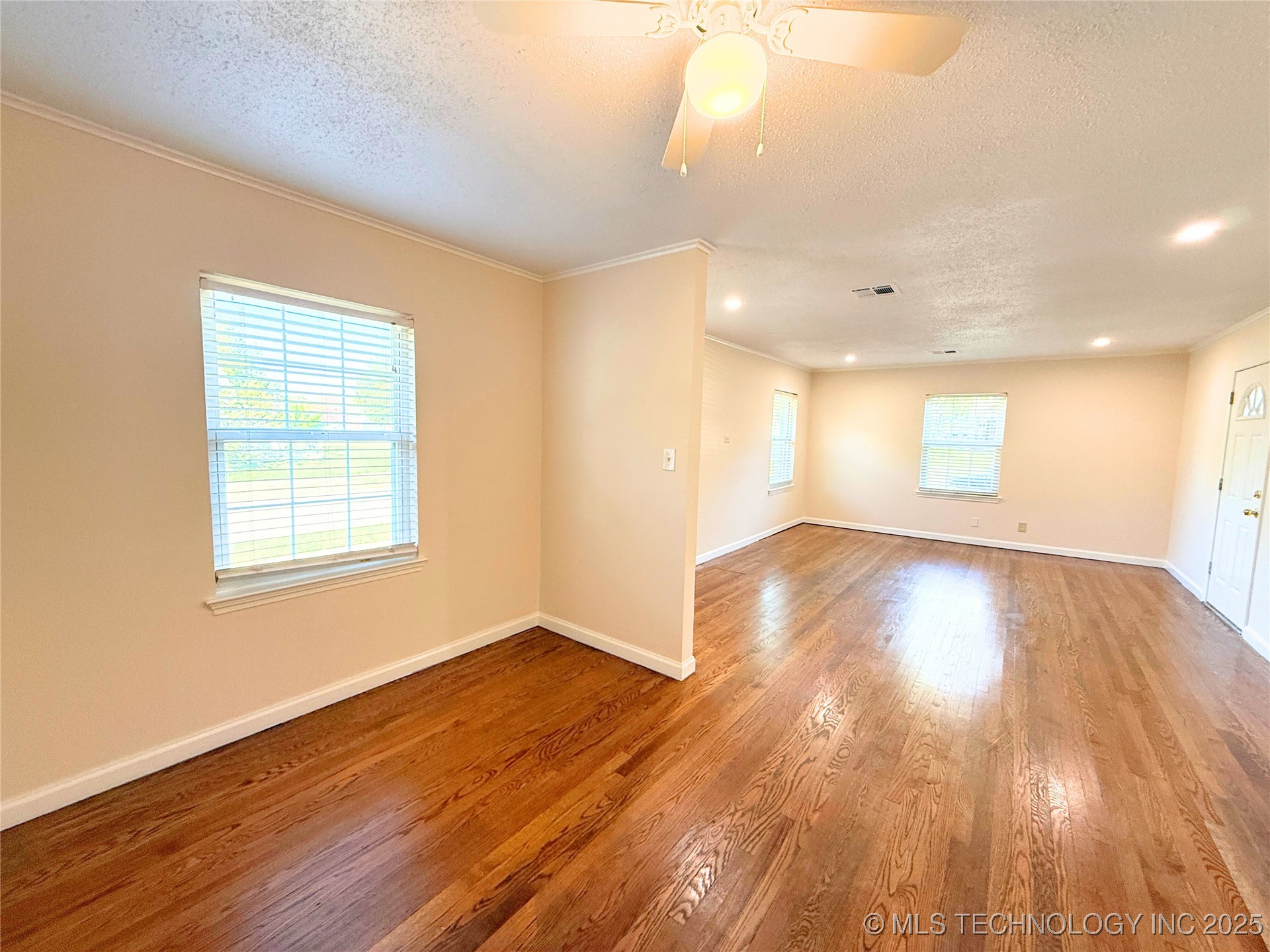 2604 E 2nd Street Property Photo 11