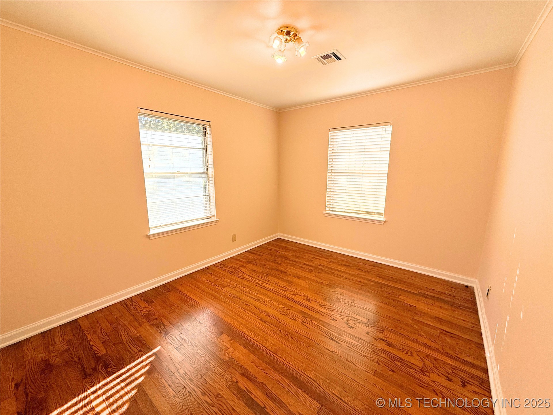 2604 E 2nd Street Property Photo 15