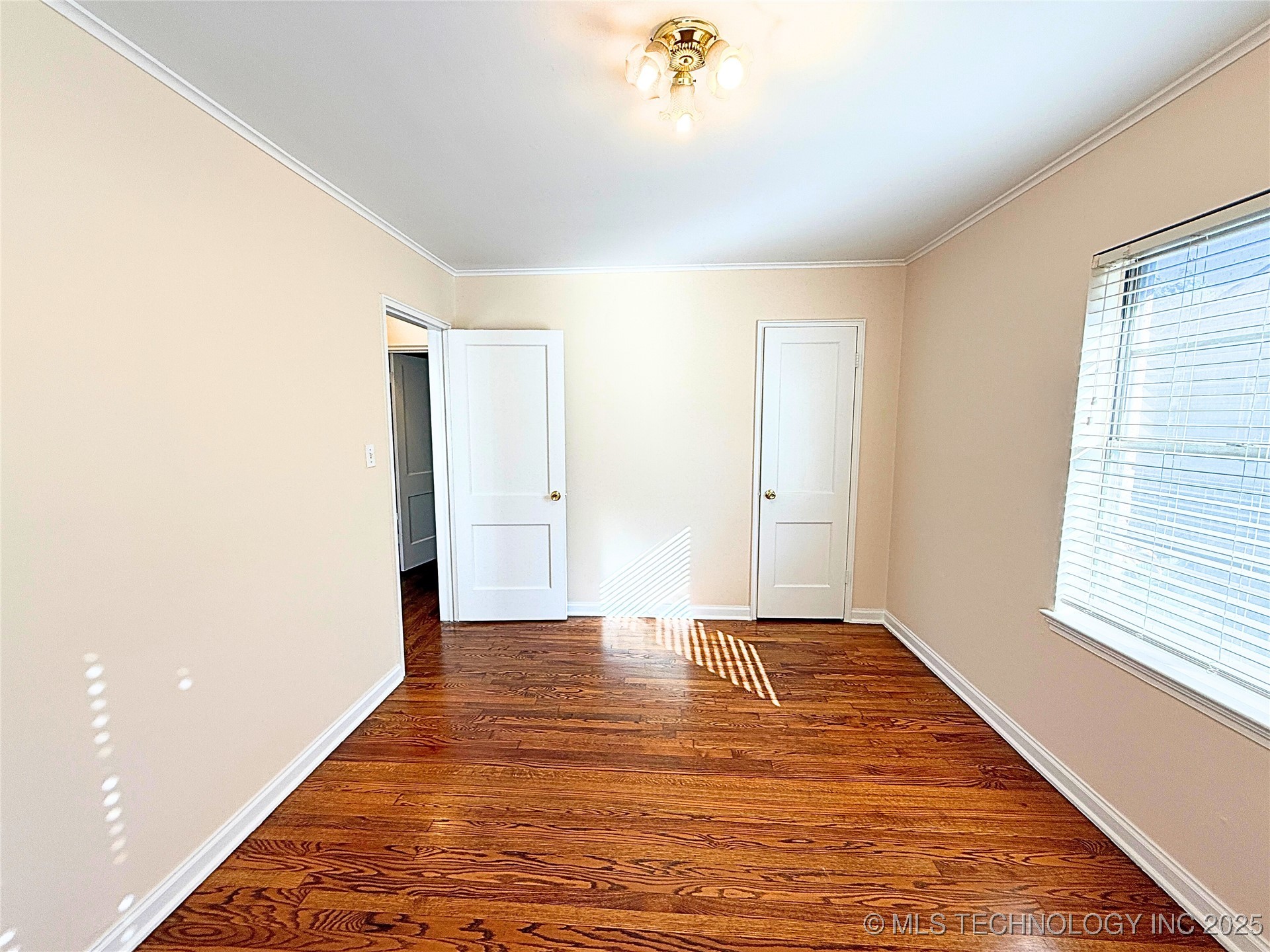 2604 E 2nd Street Property Photo 17