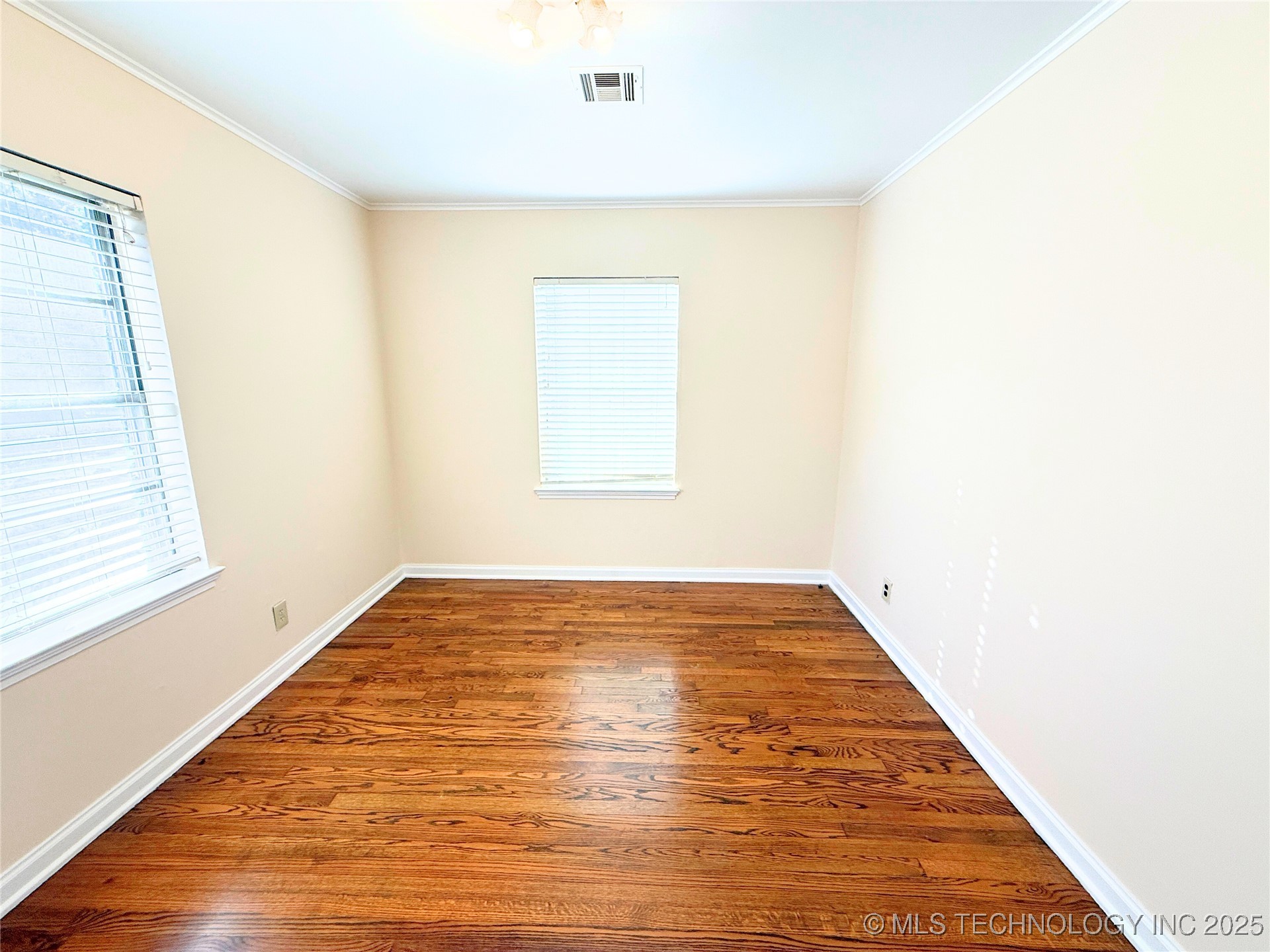 2604 E 2nd Street Property Photo 18