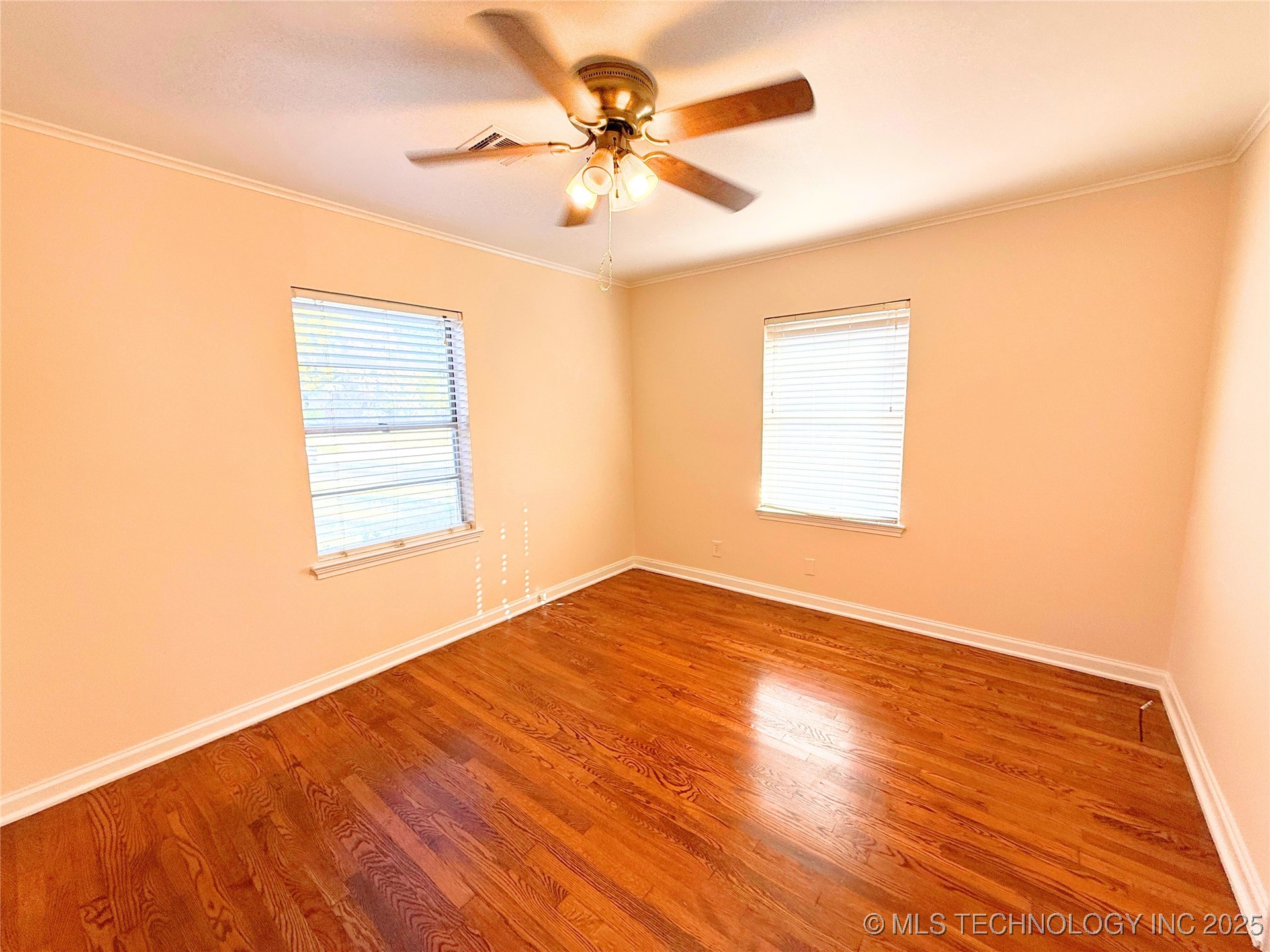 2604 E 2nd Street Property Photo 19