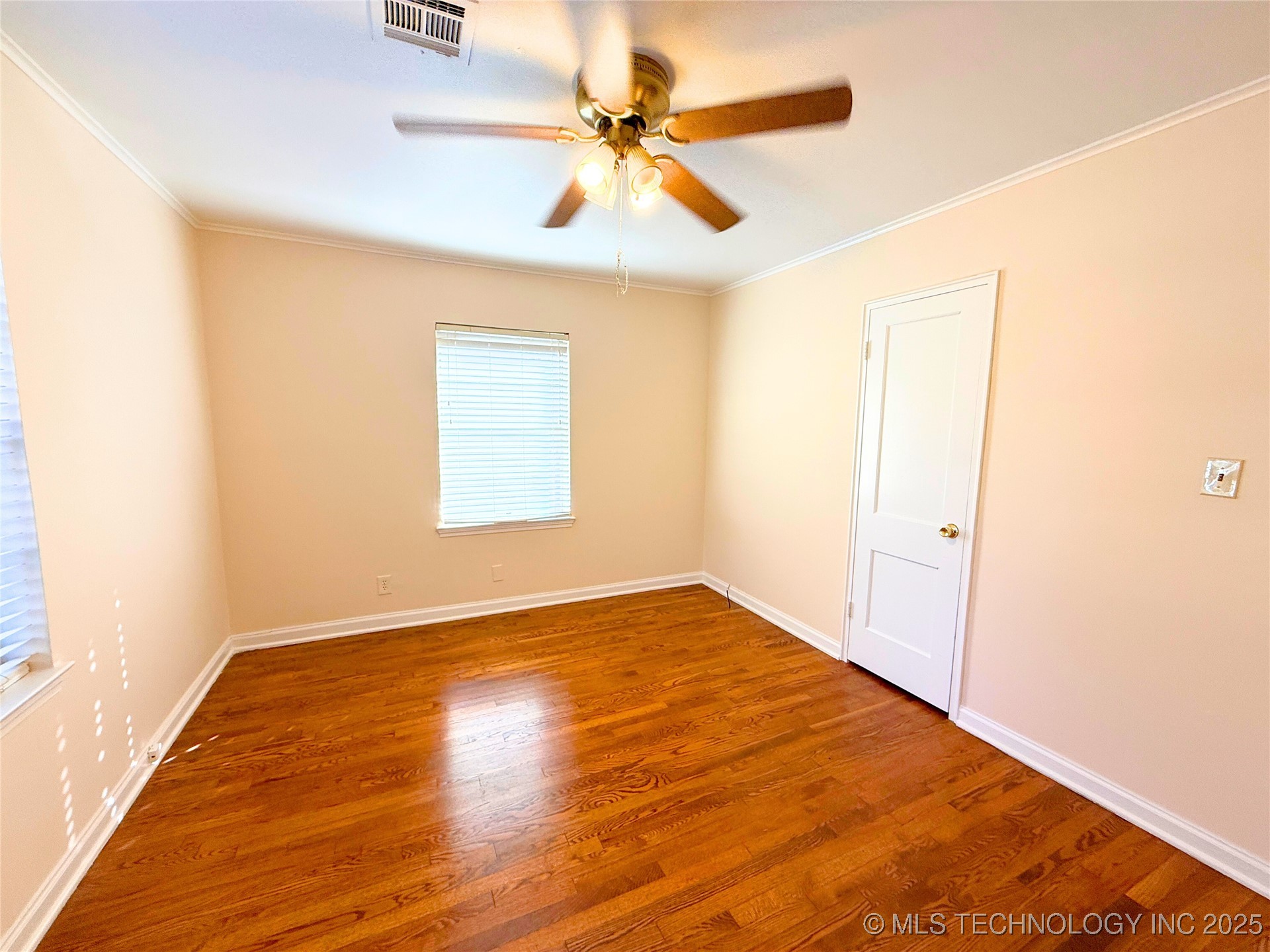 2604 E 2nd Street Property Photo 20