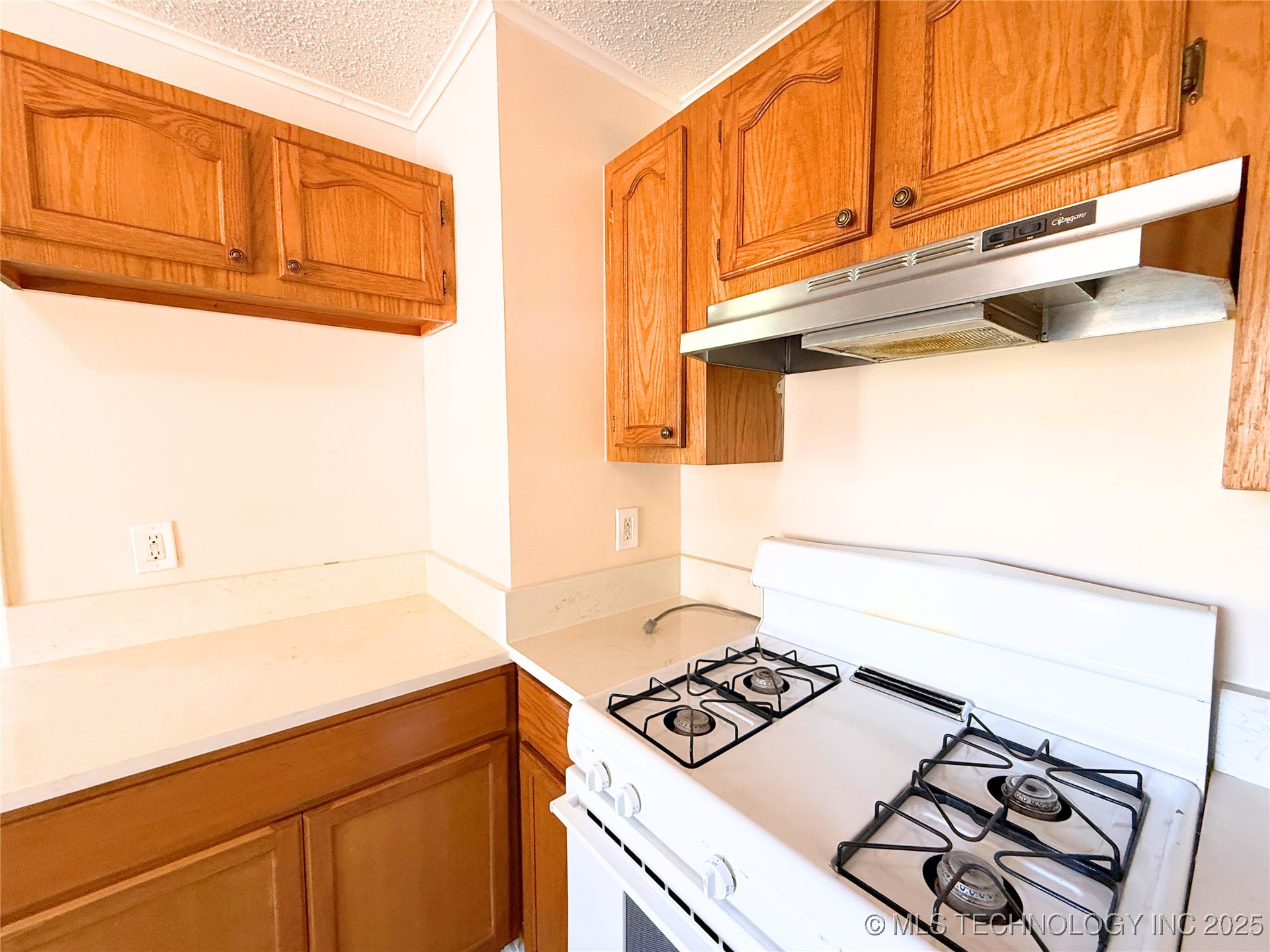 2604 E 2nd Street Property Photo 25