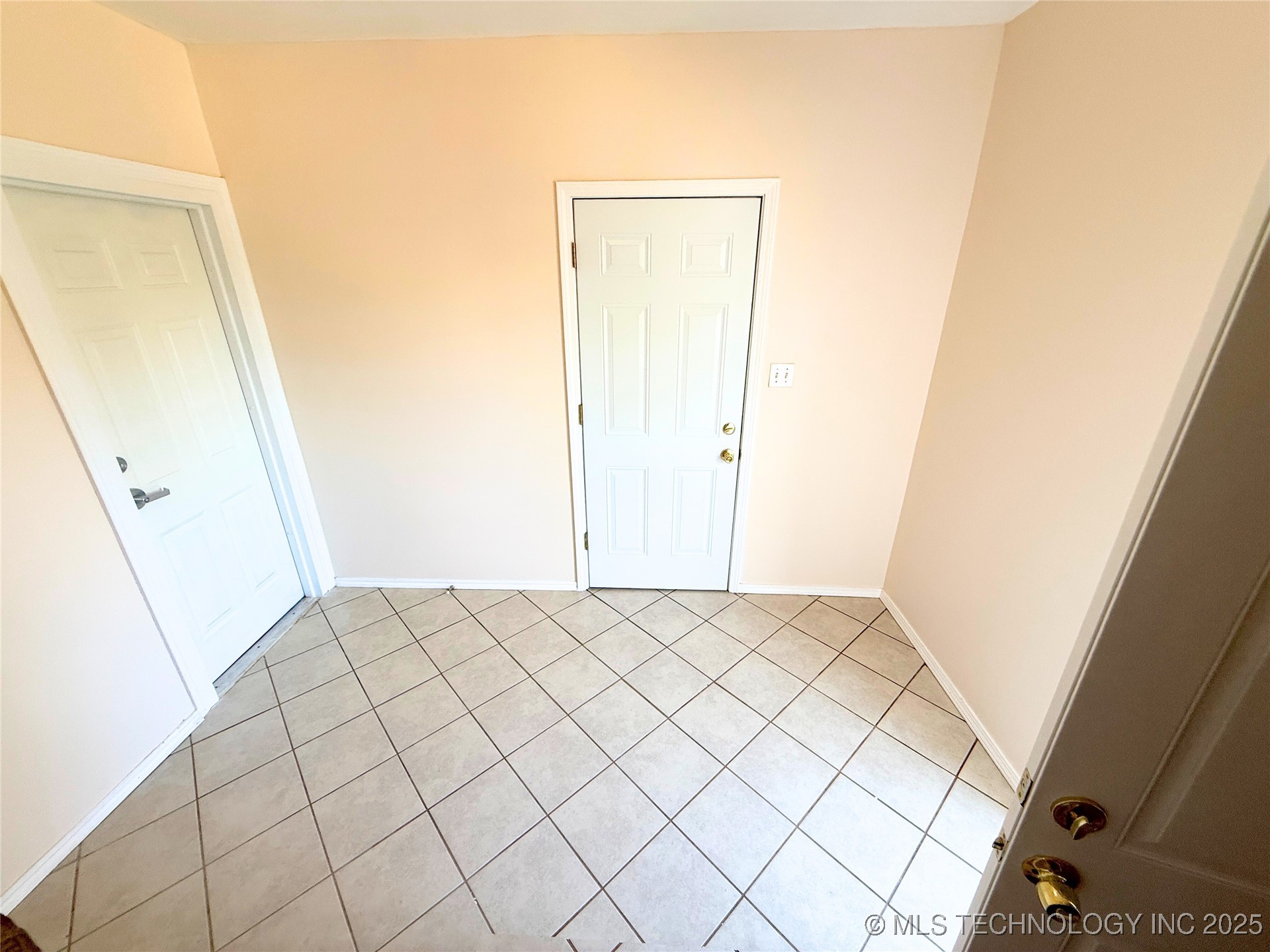 2604 E 2nd Street Property Photo 26