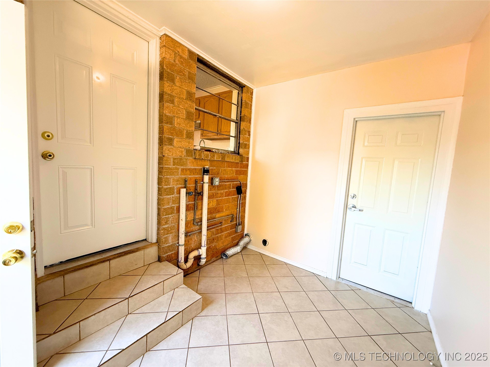 2604 E 2nd Street Property Photo 27