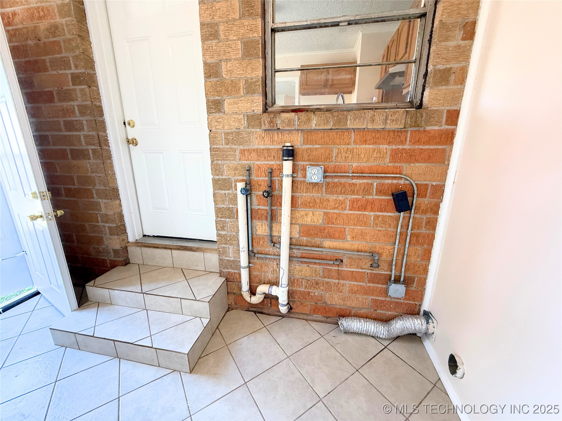 2604 E 2nd Street Property Photo 28