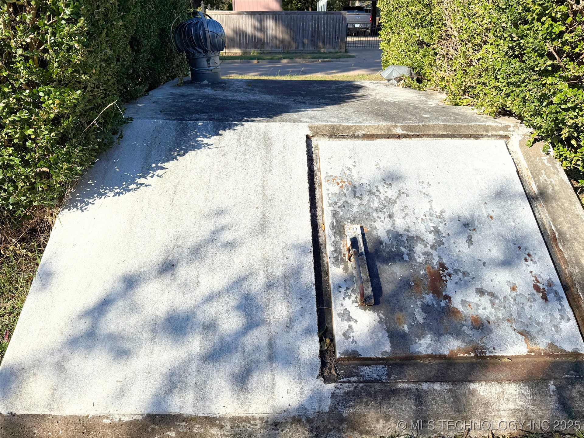 2604 E 2nd Street Property Photo 32