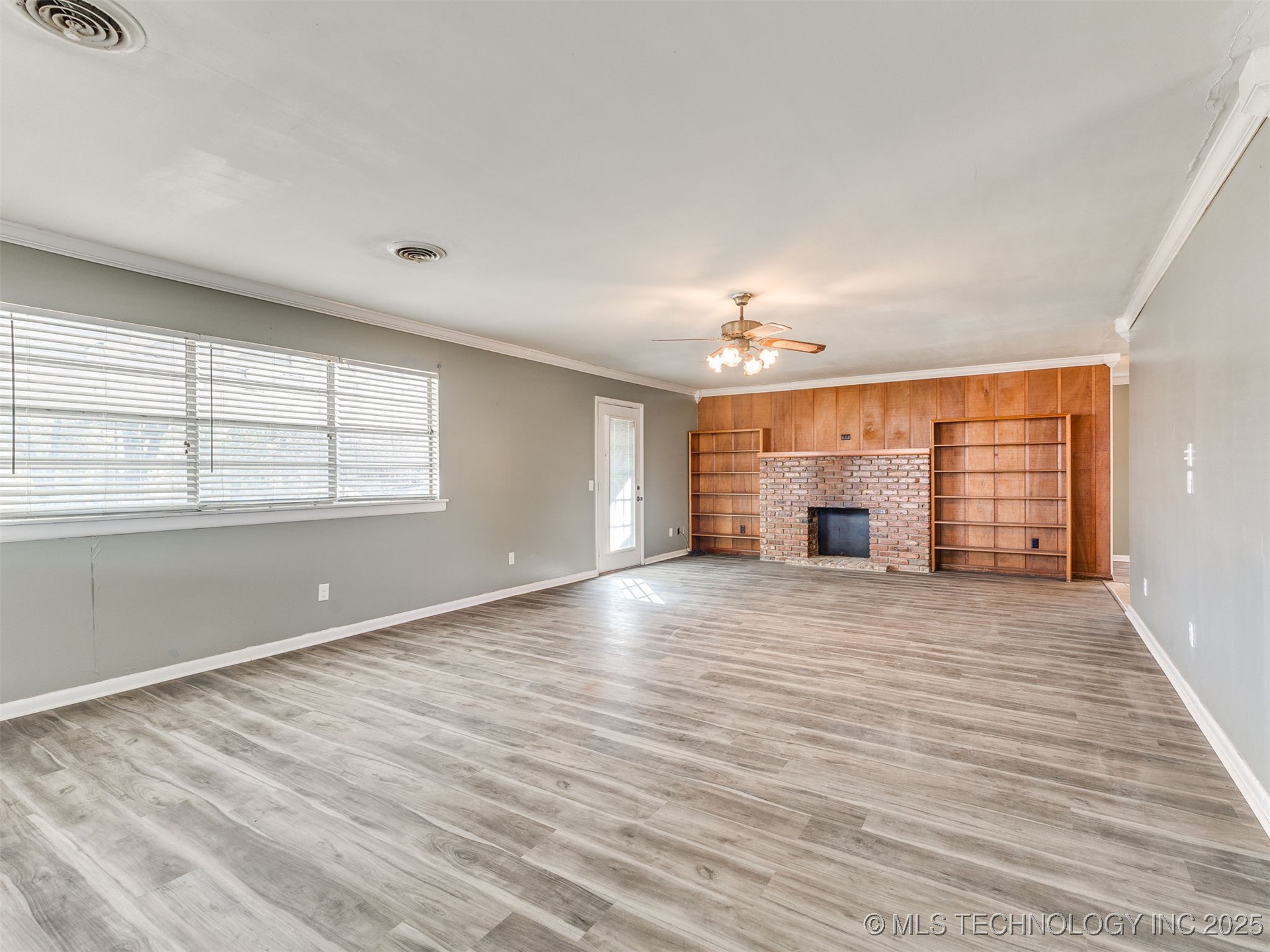 405 S Main Street Property Photo 7