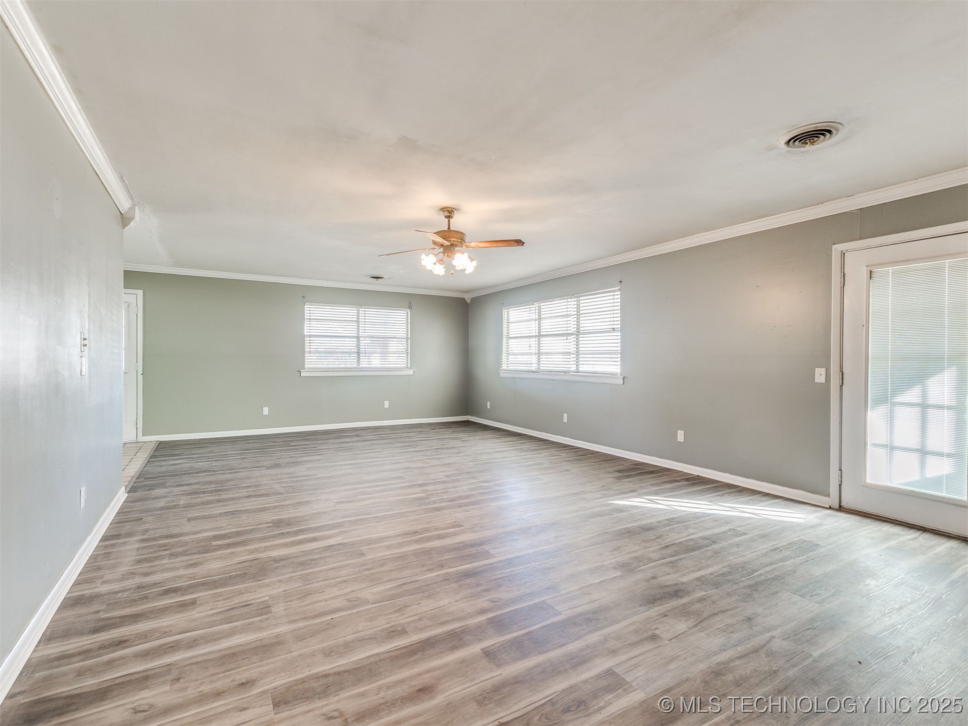 405 S Main Street Property Photo 9