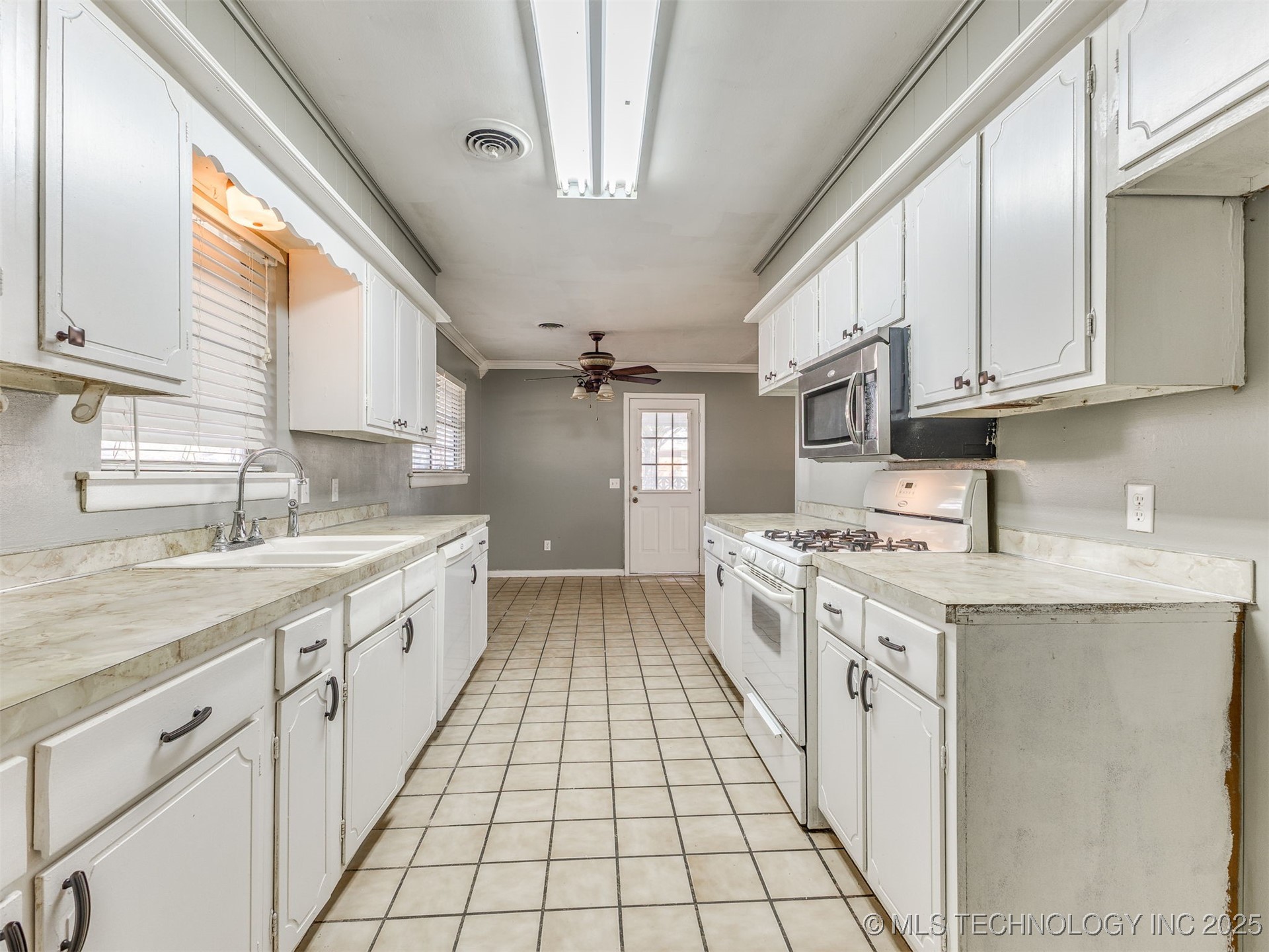 405 S Main Street Property Photo 14