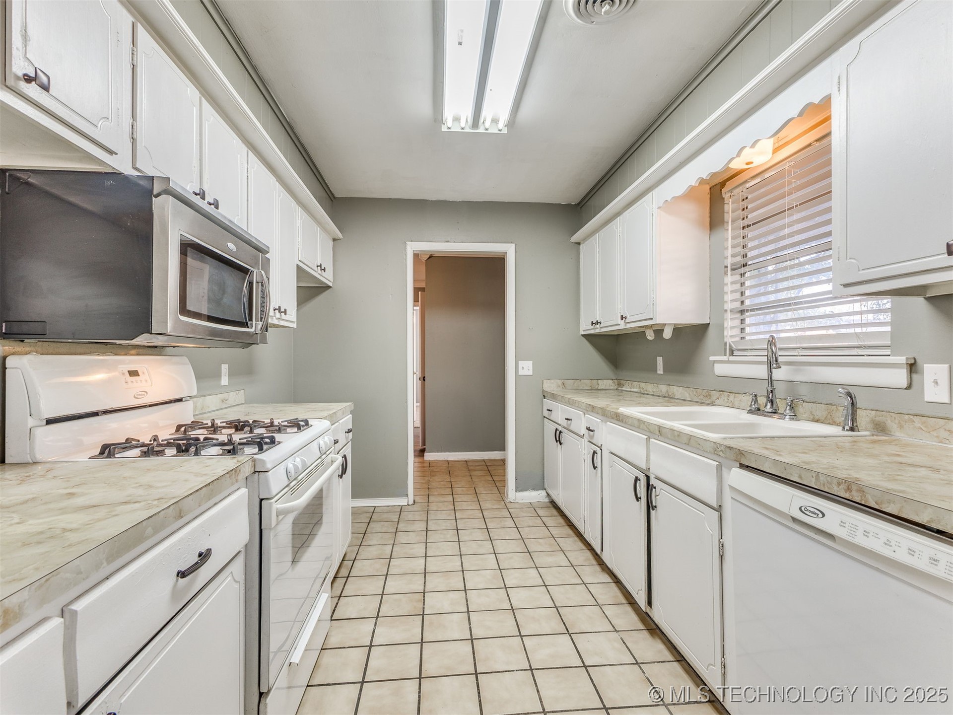 405 S Main Street Property Photo 15