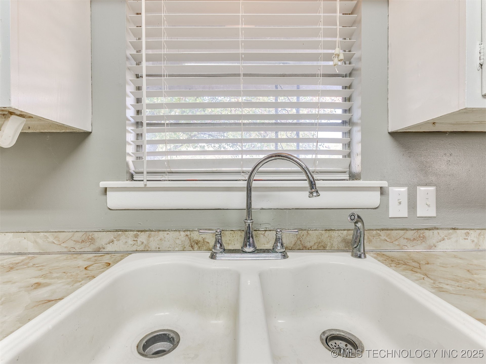 405 S Main Street Property Photo 16