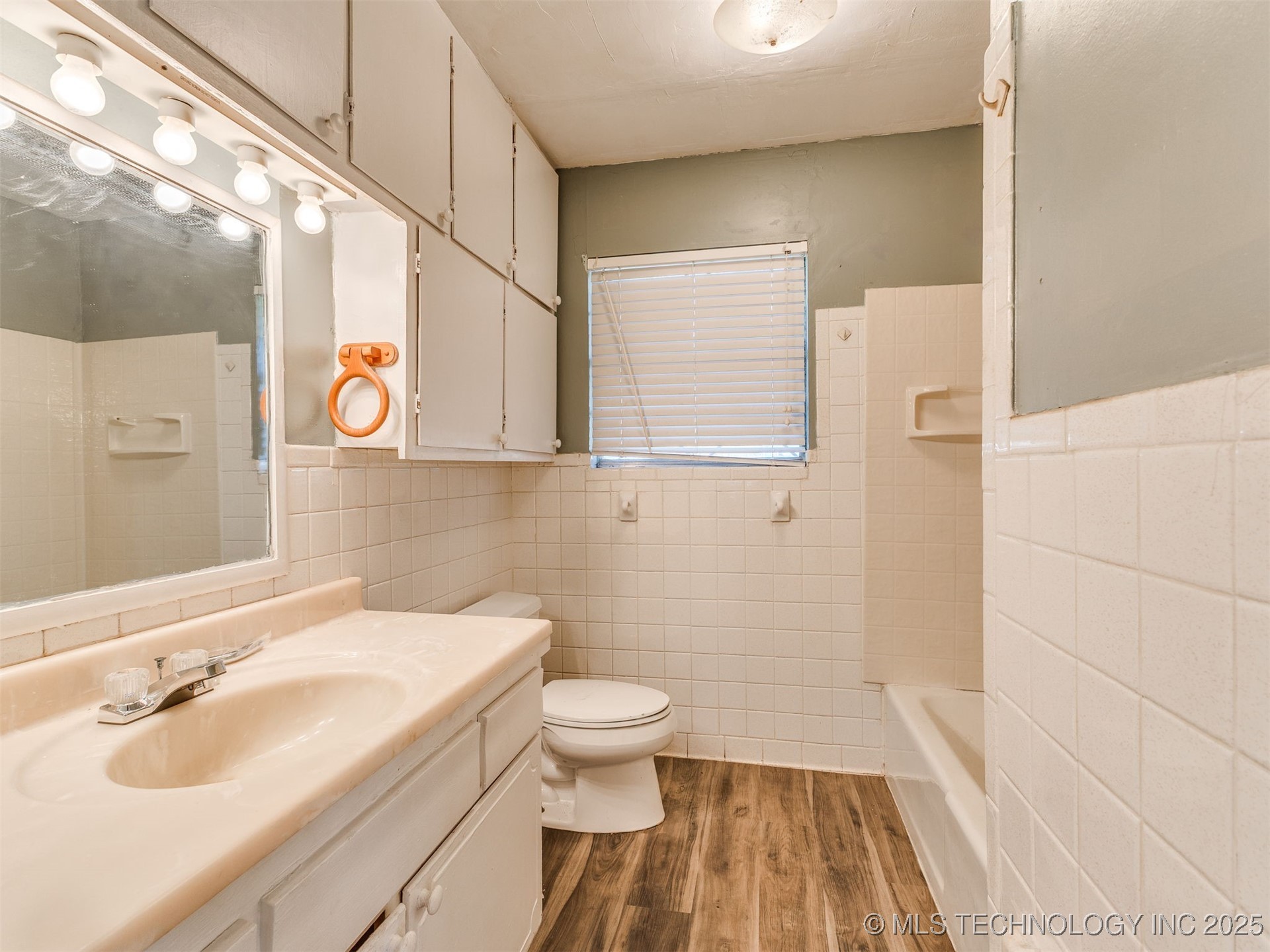 405 S Main Street Property Photo 23