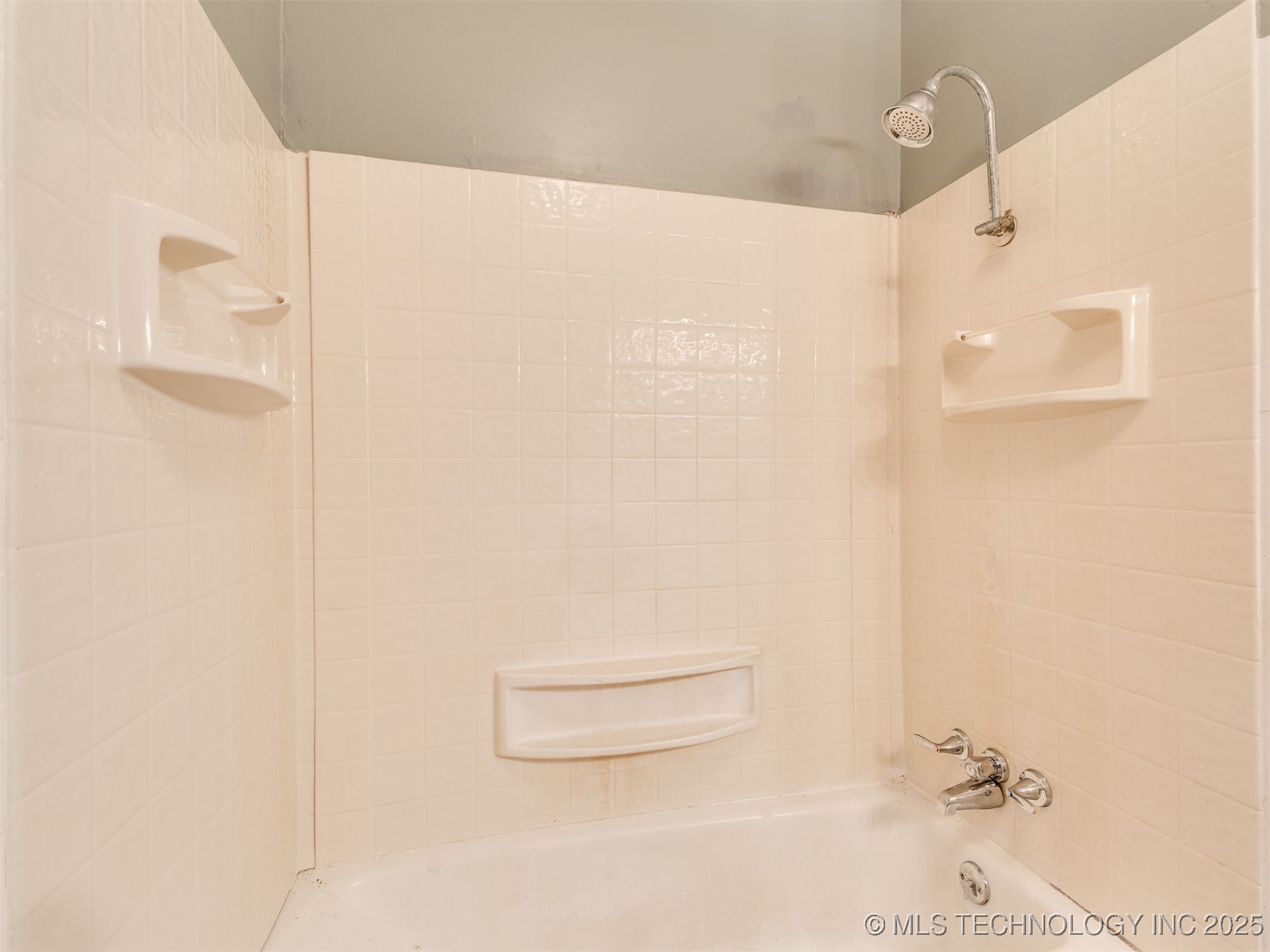 405 S Main Street Property Photo 24