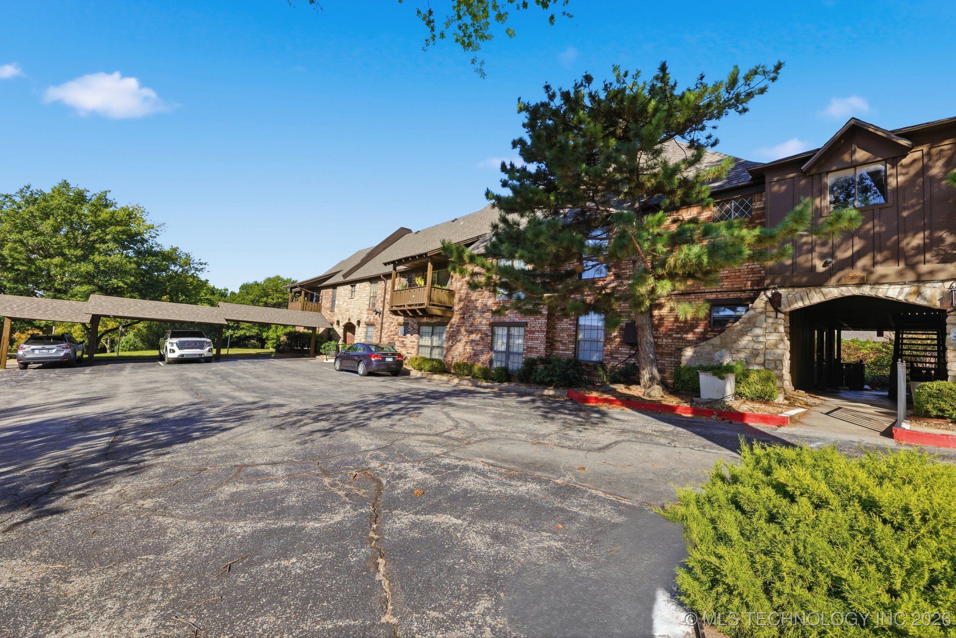 7 Woodward Boulevard E 218 Property Photo 2