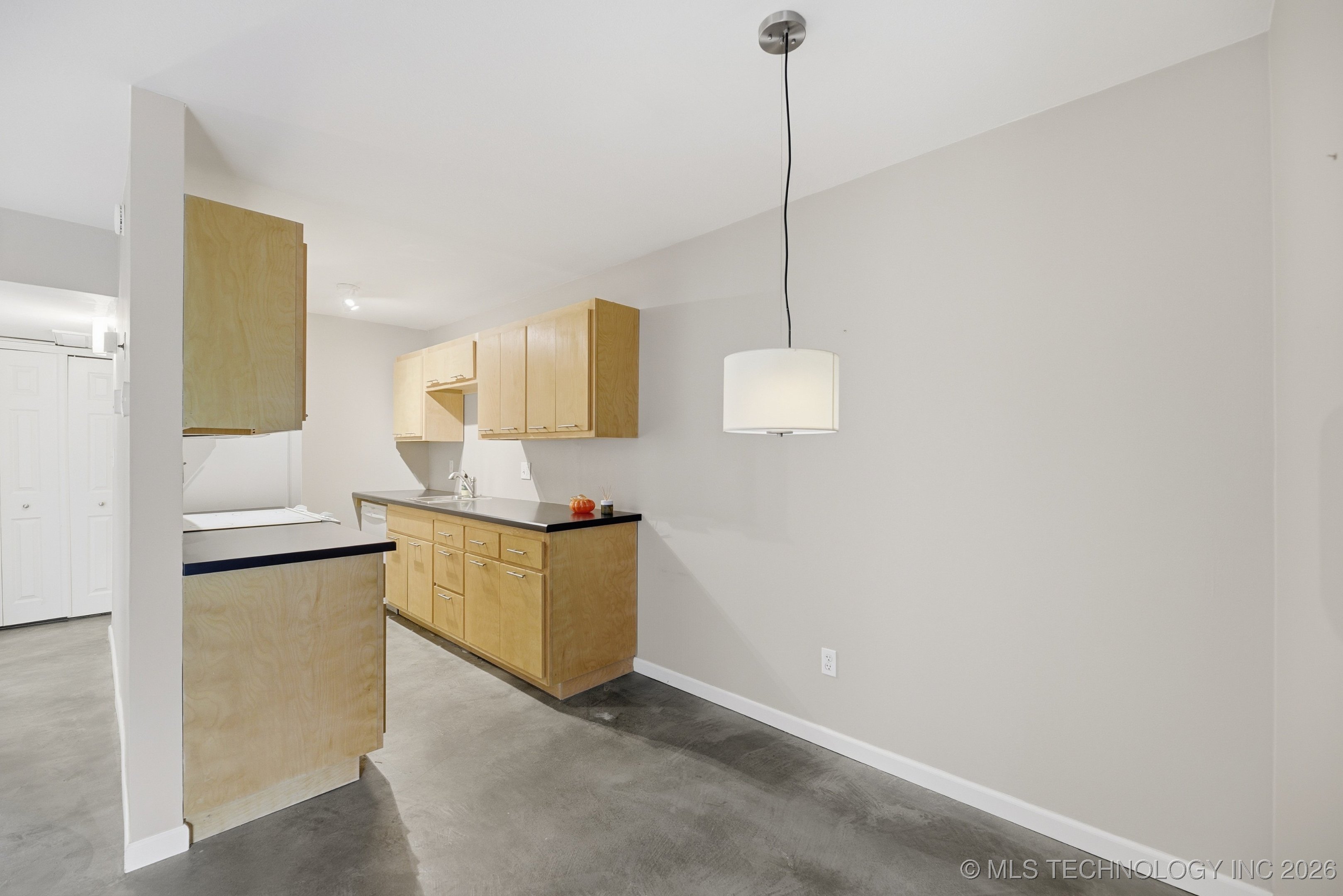 7 Woodward Boulevard E 218 Property Photo 8