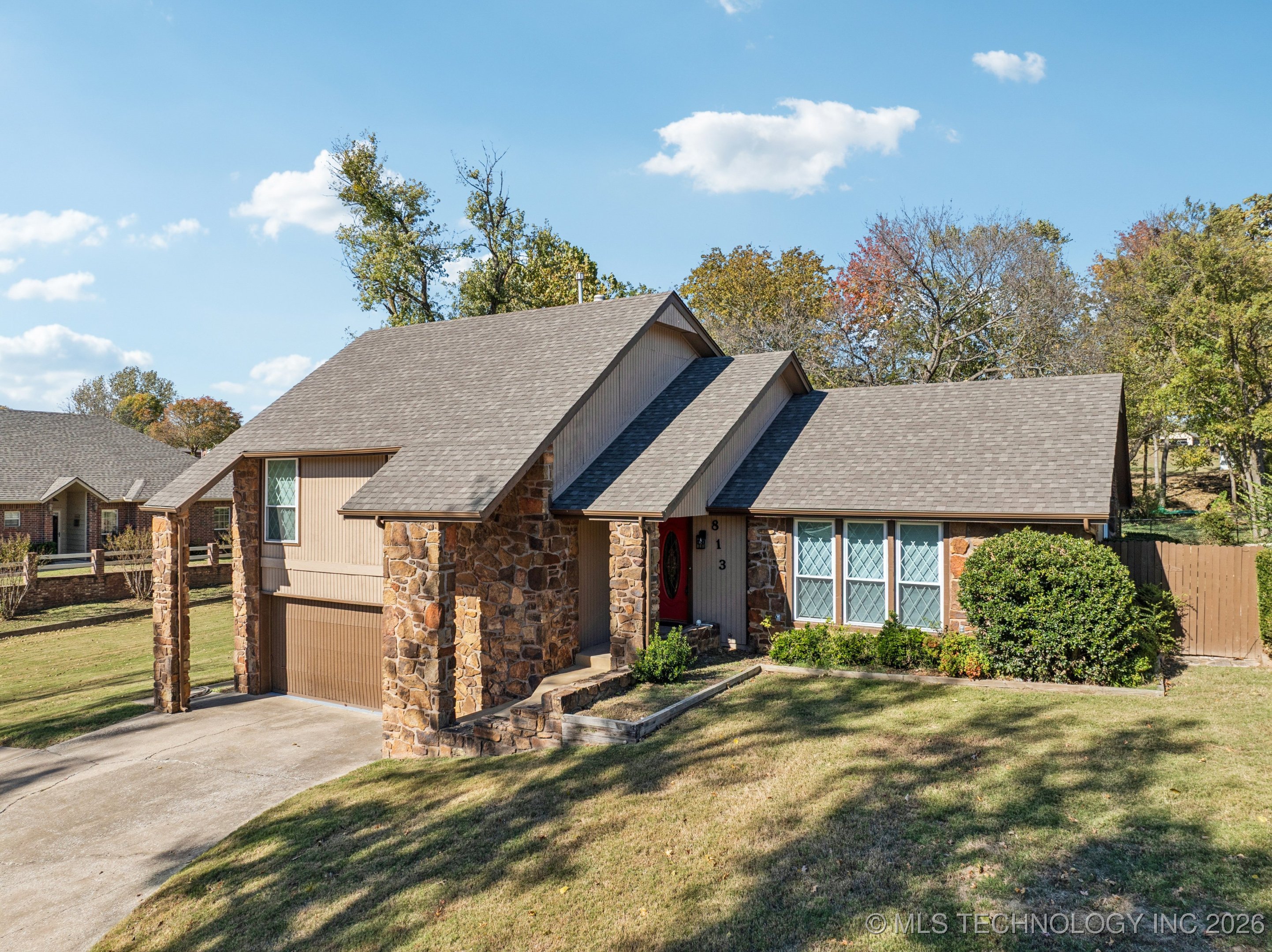 813 E Teresa Avenue Property Photo 2