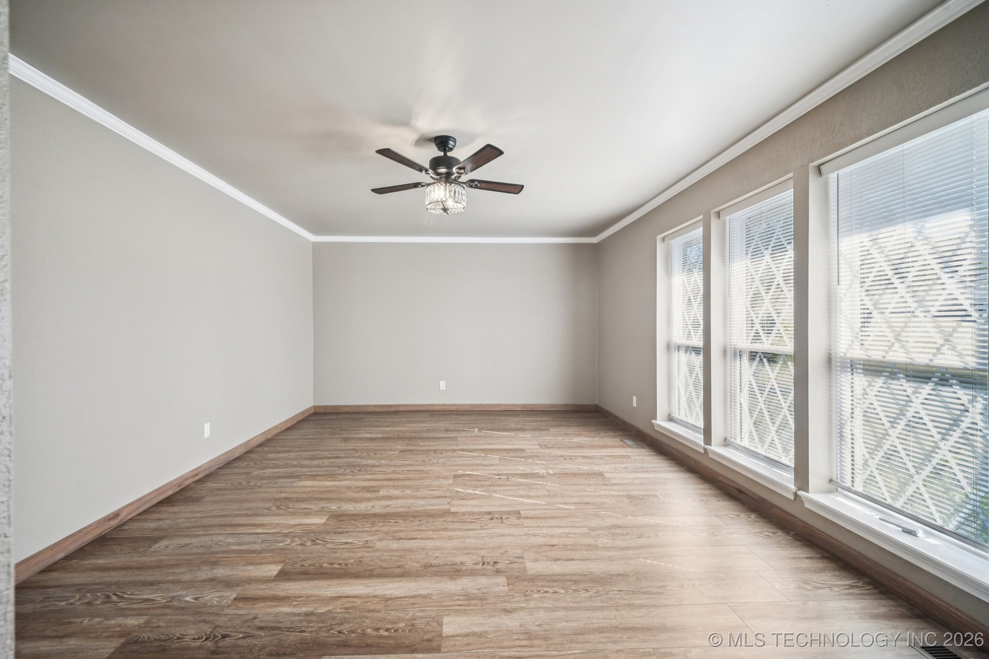 813 E Teresa Avenue Property Photo 5