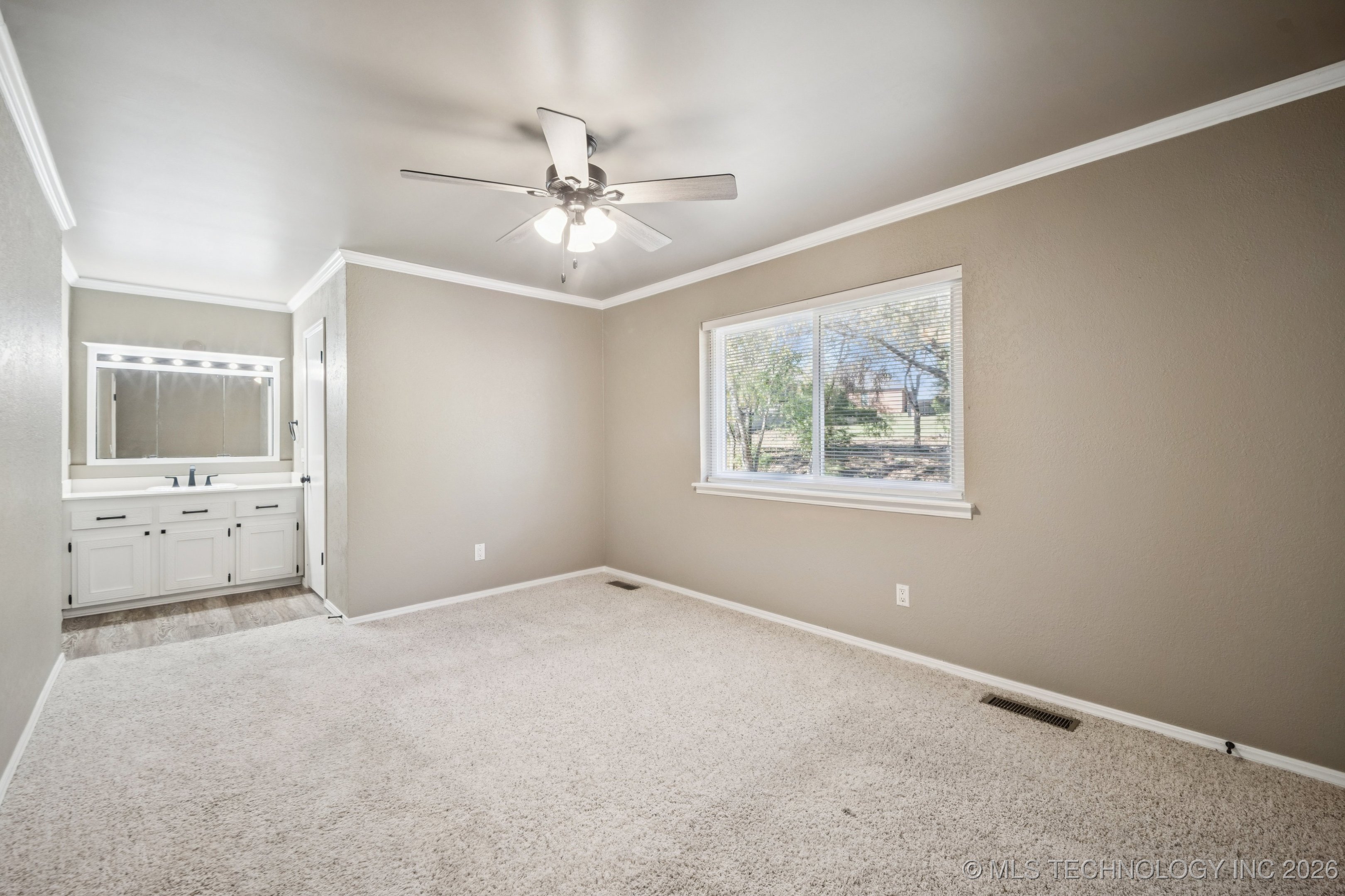 813 E Teresa Avenue Property Photo 13