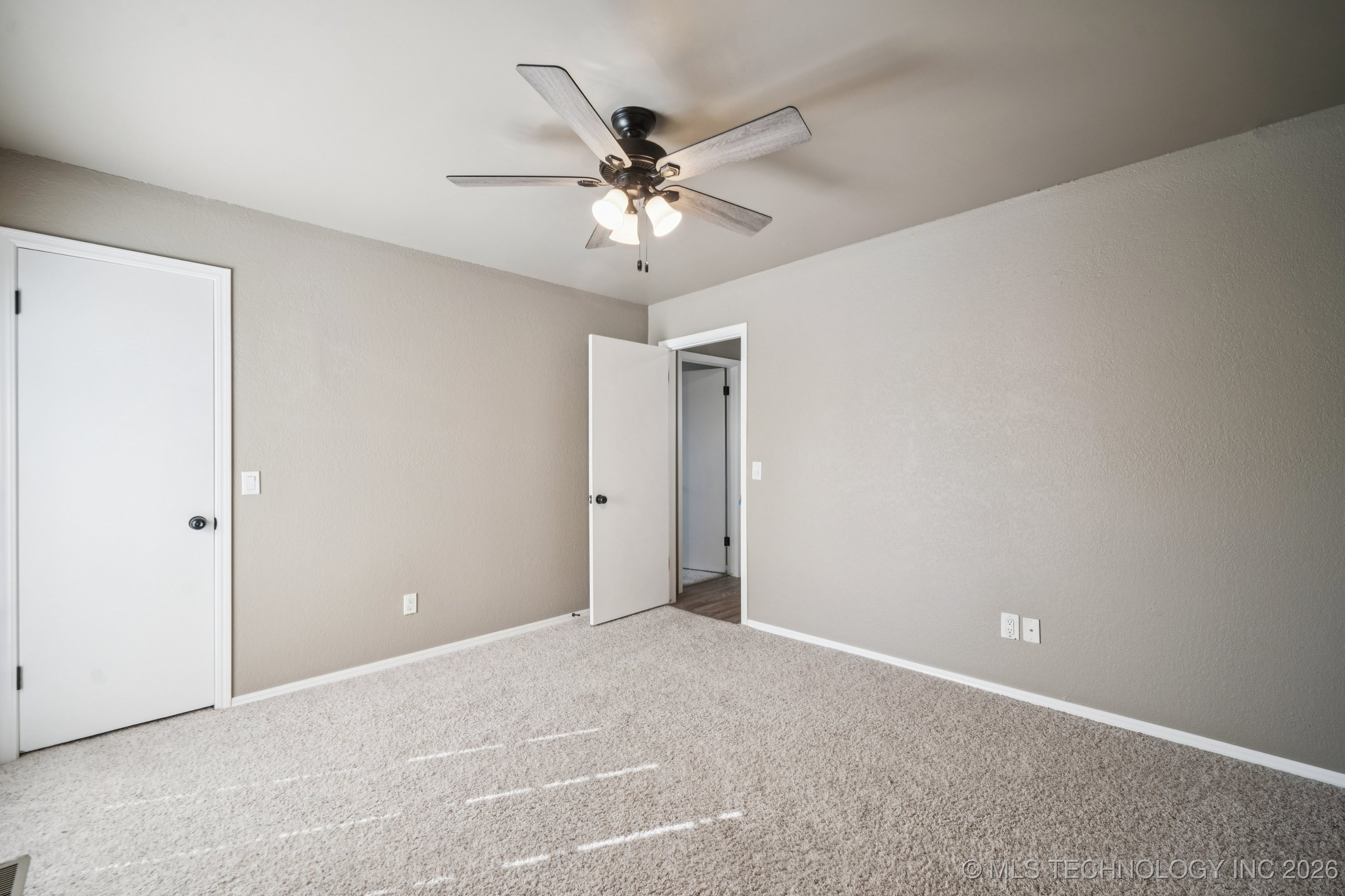 813 E Teresa Avenue Property Photo 18