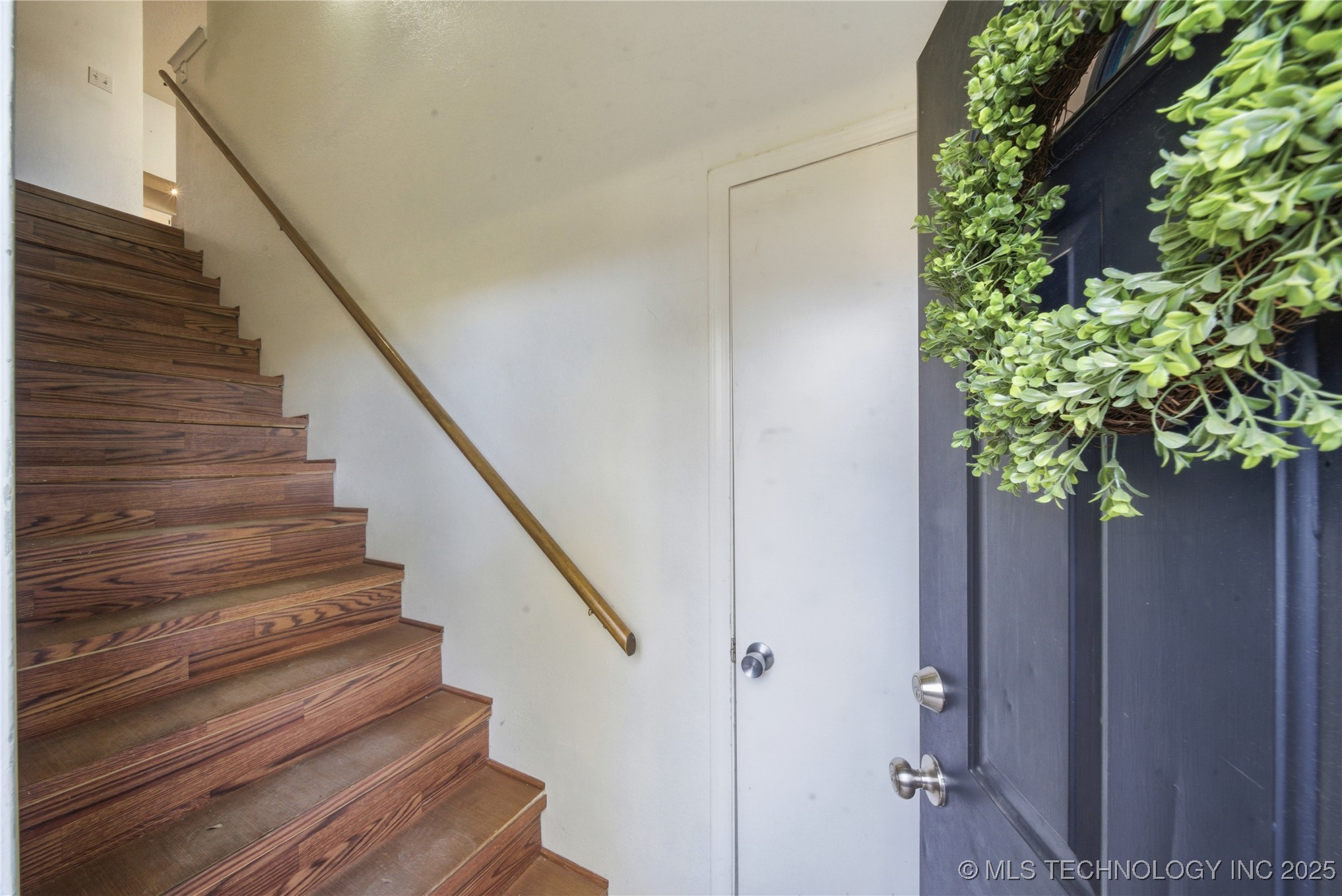 6355 S 80th Avenue E 2h Property Photo 2