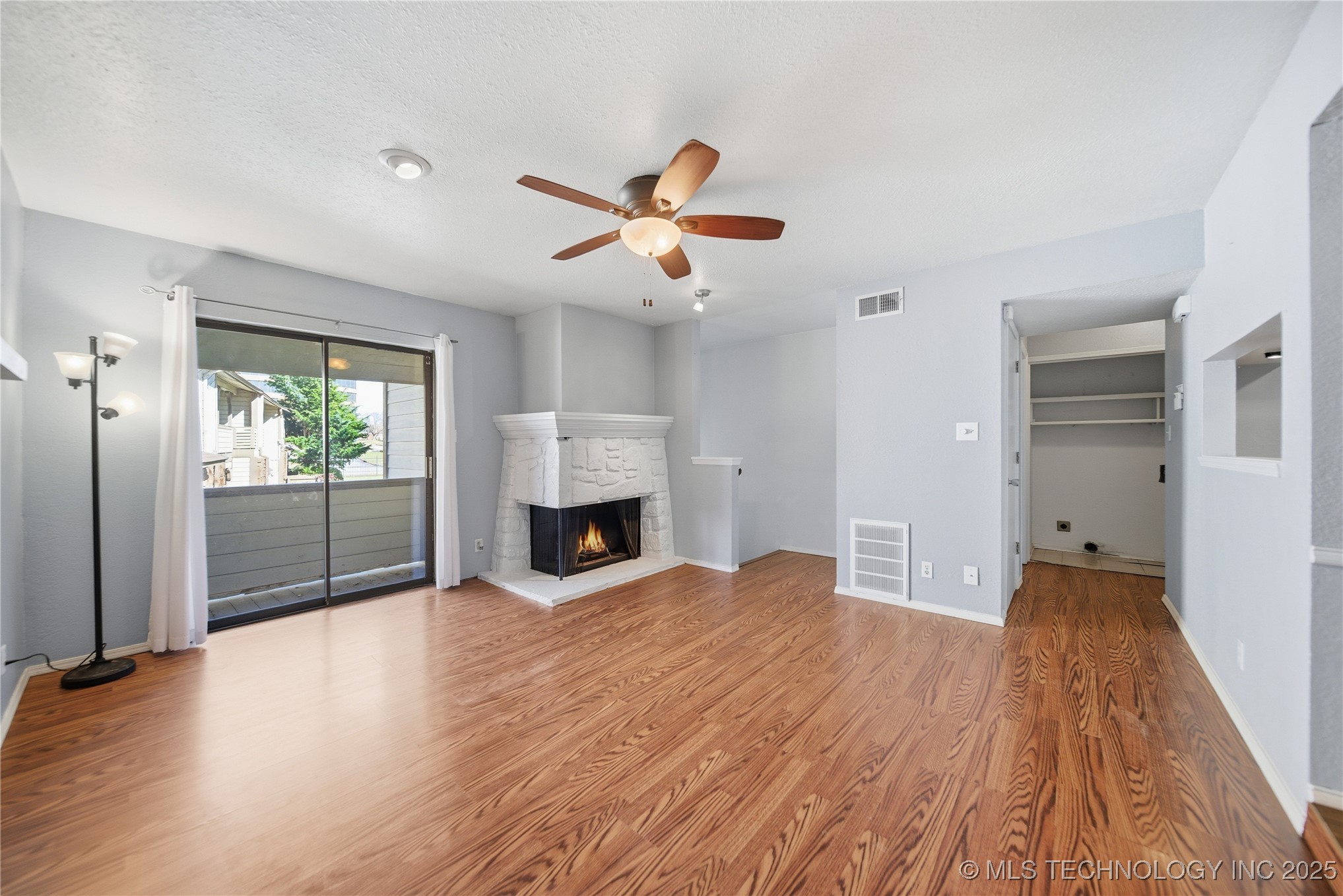 6355 S 80th Avenue E 2h Property Photo 5