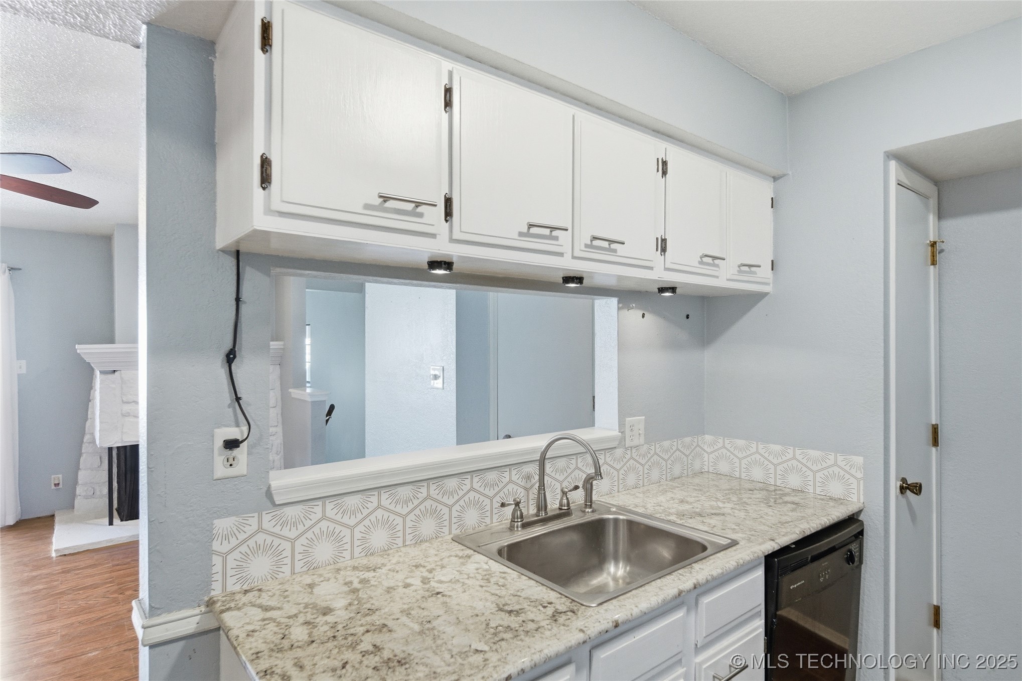 6355 S 80th Avenue E 2h Property Photo 8