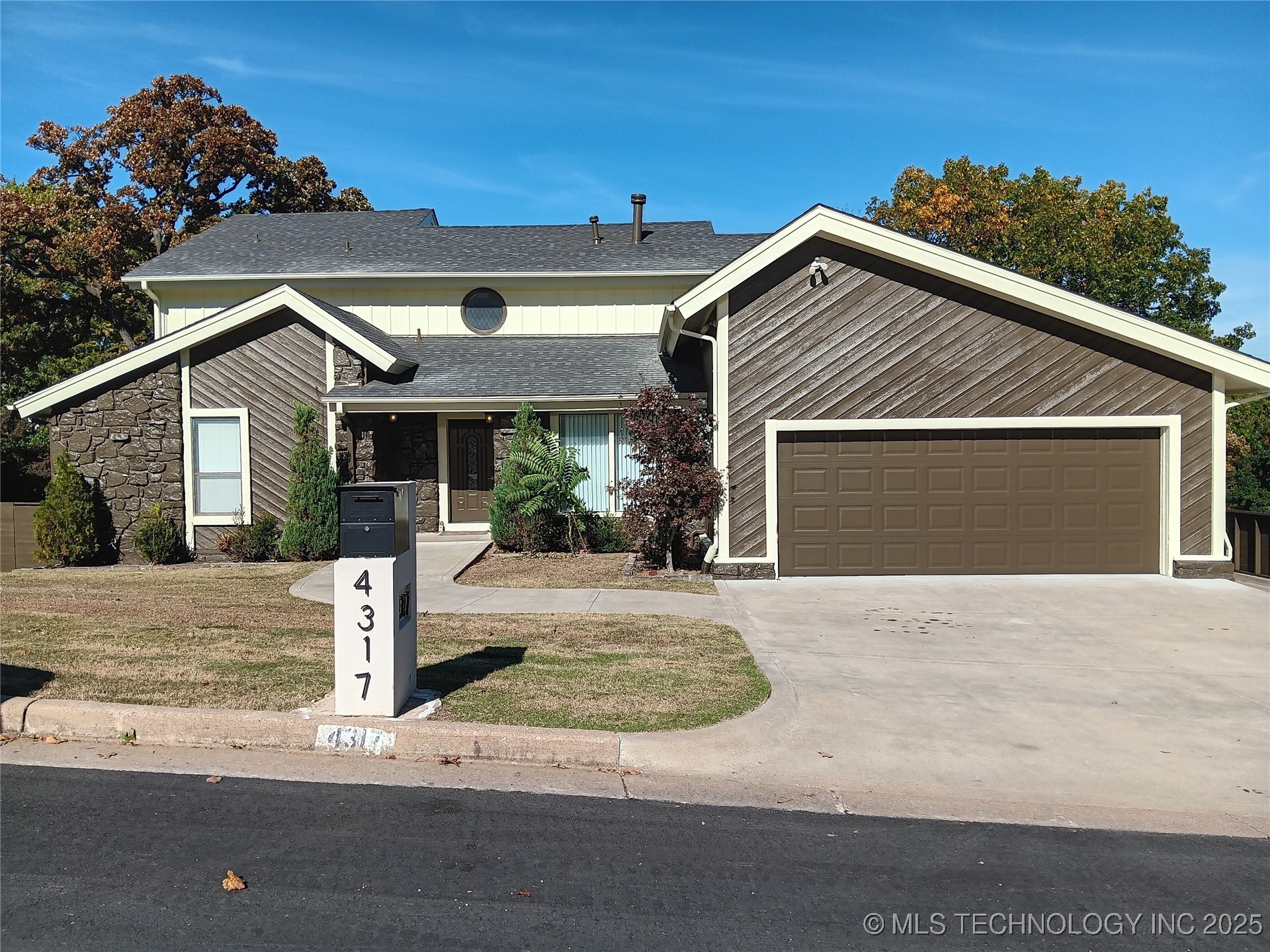 4317 E 76th Street Property Photo 2