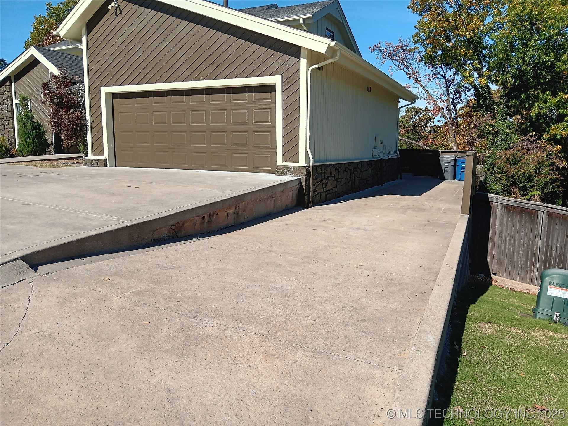 4317 E 76th Street Property Photo 3