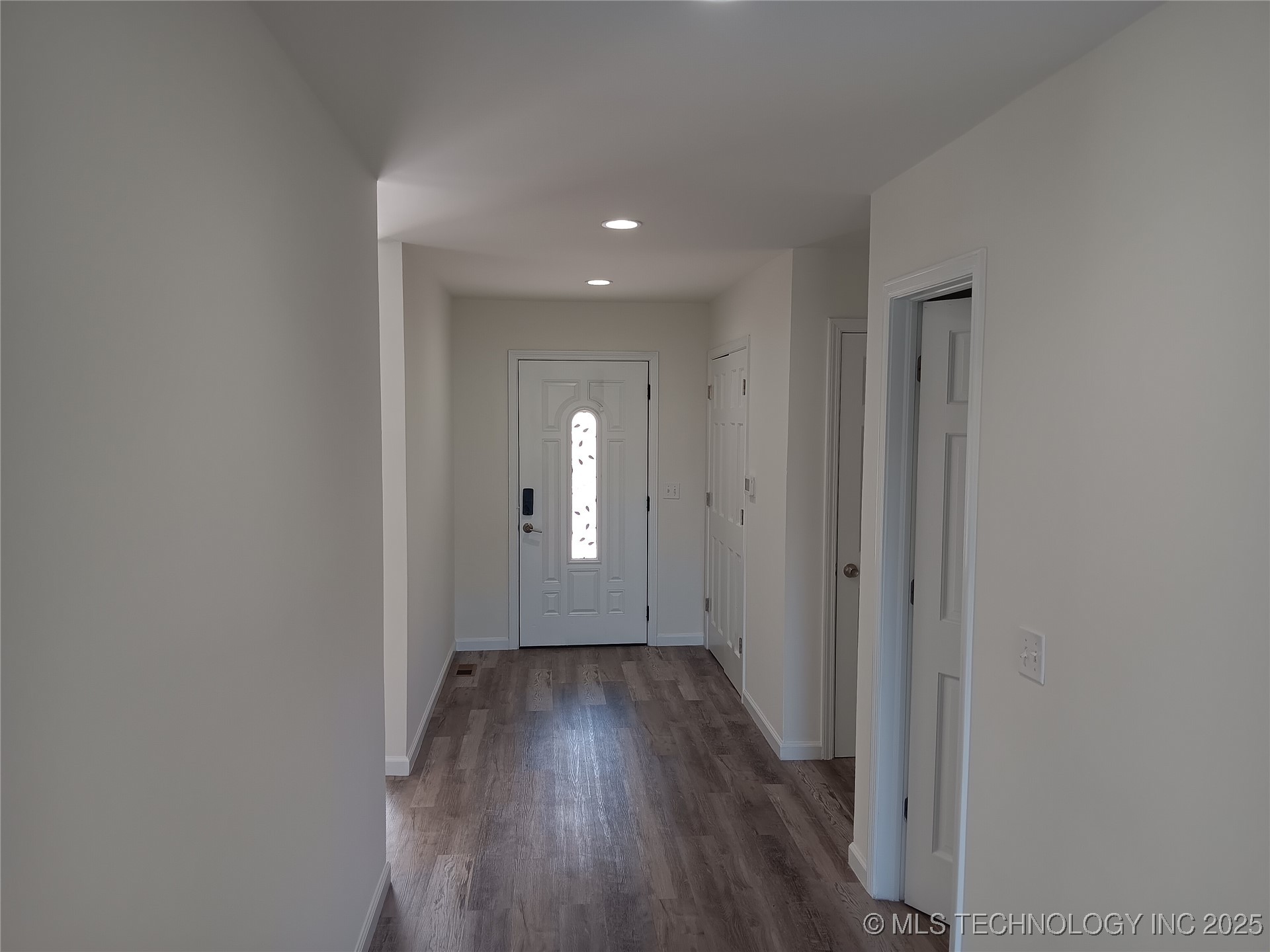 4317 E 76th Street Property Photo 4