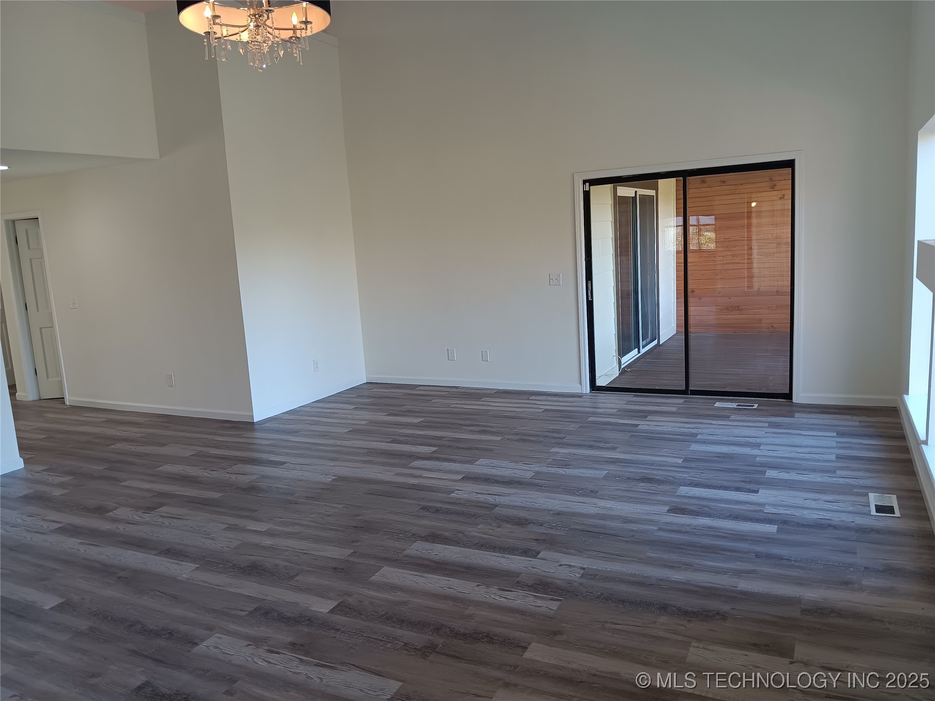 4317 E 76th Street Property Photo 8