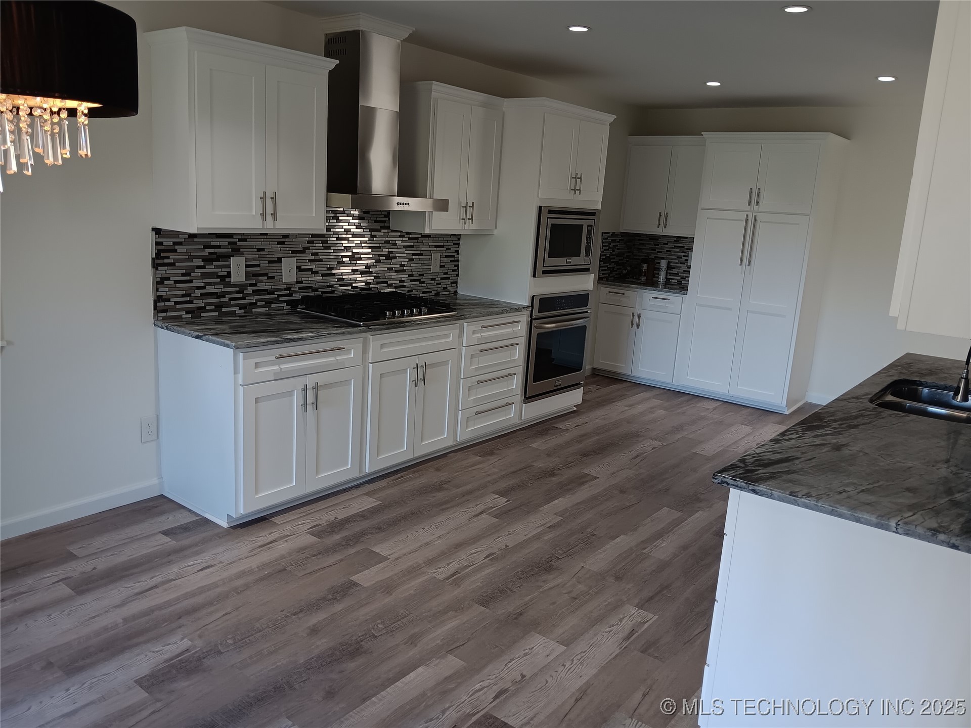 4317 E 76th Street Property Photo 9