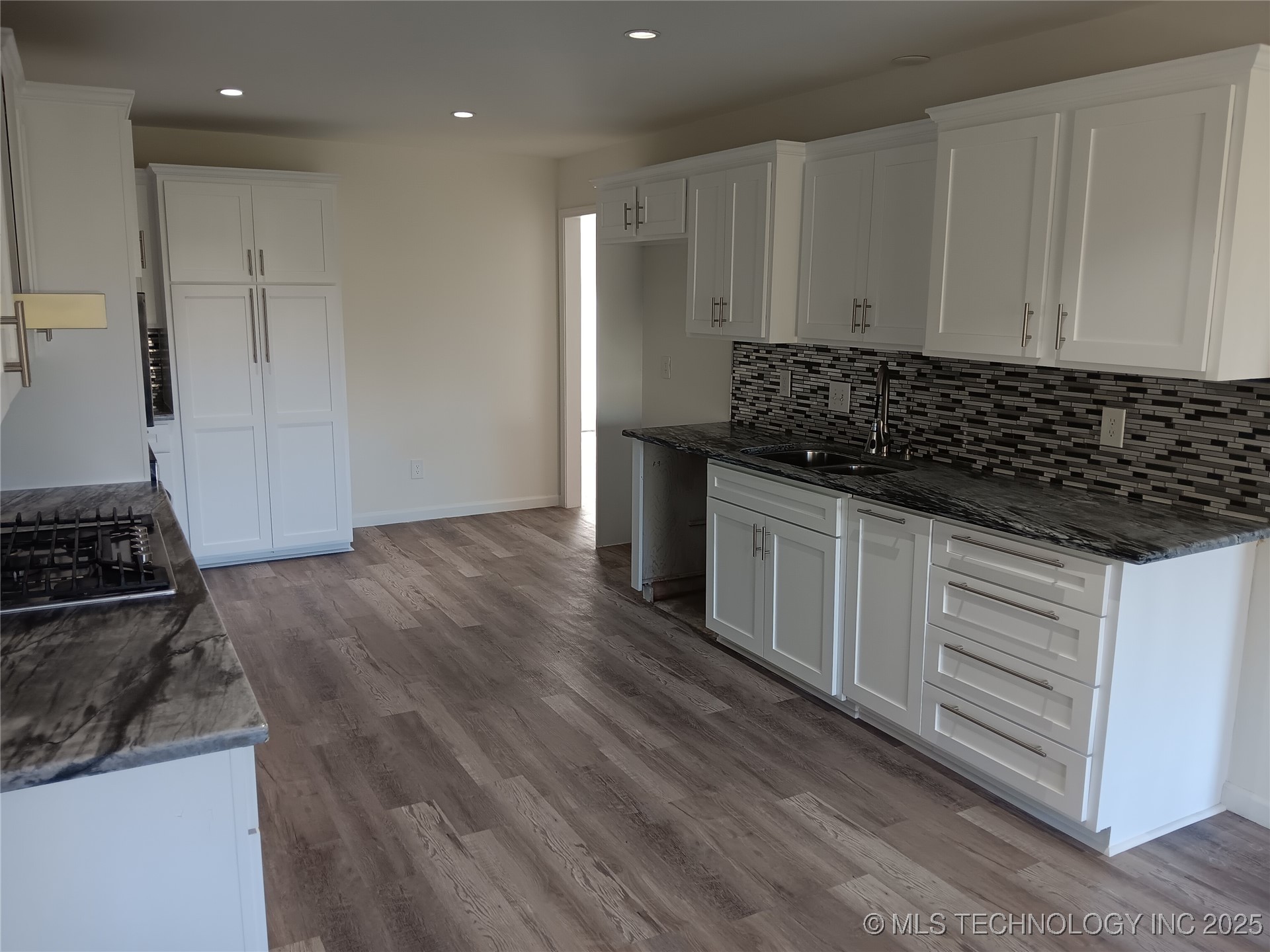 4317 E 76th Street Property Photo 10