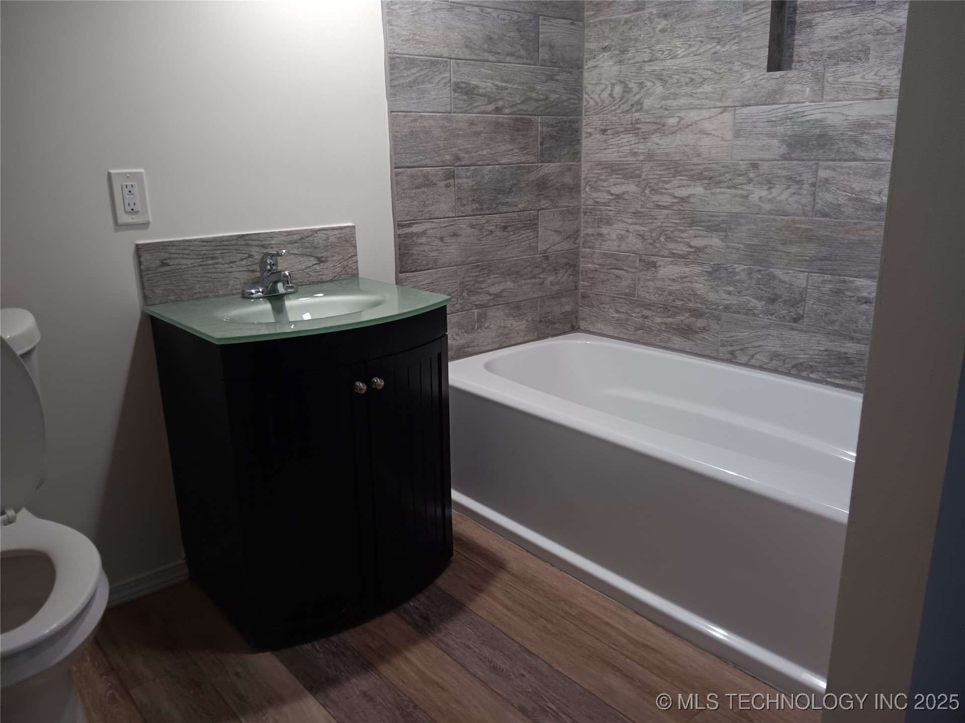 4317 E 76th Street Property Photo 22