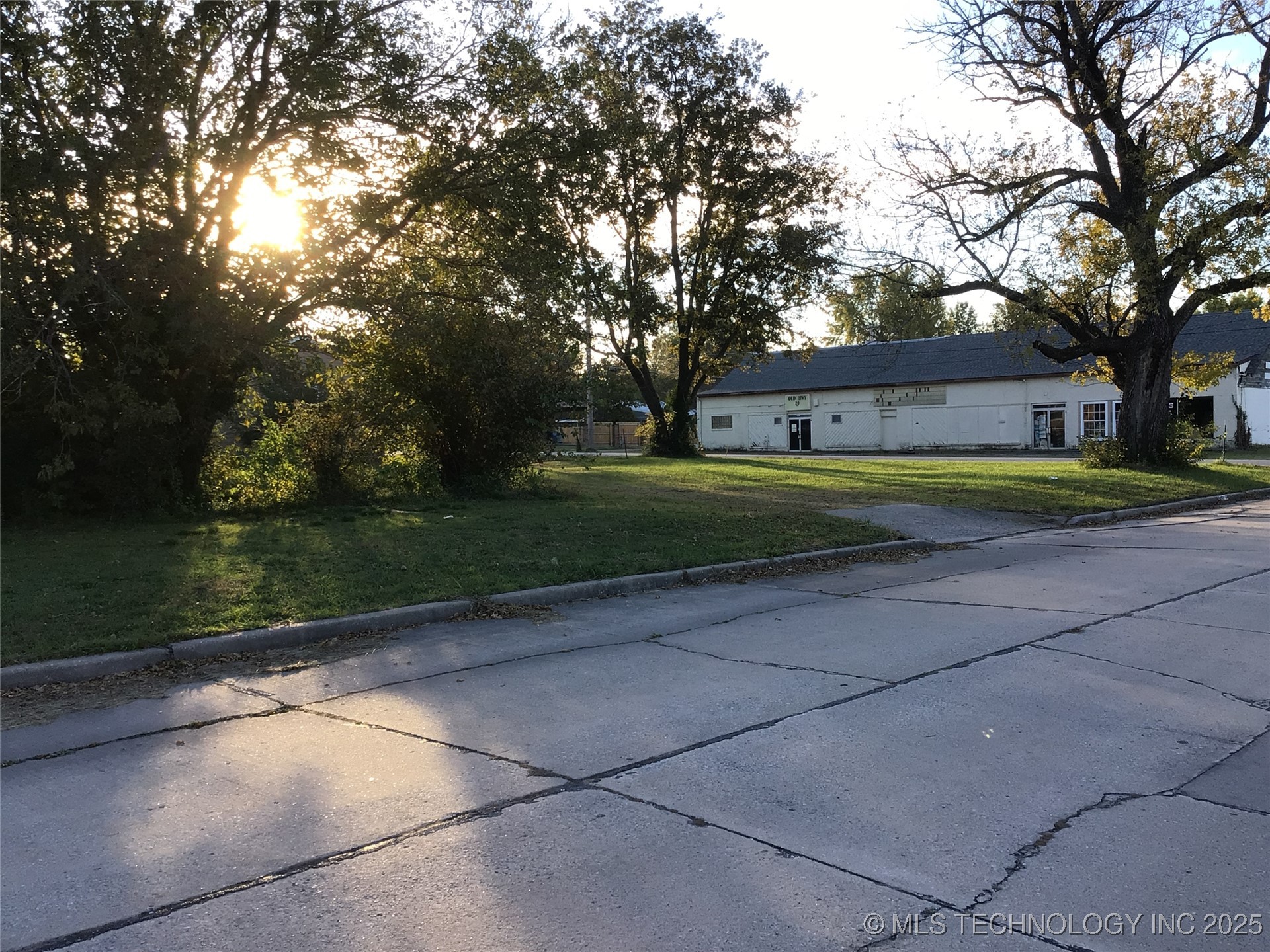 N Orphan Street Property Photo 3