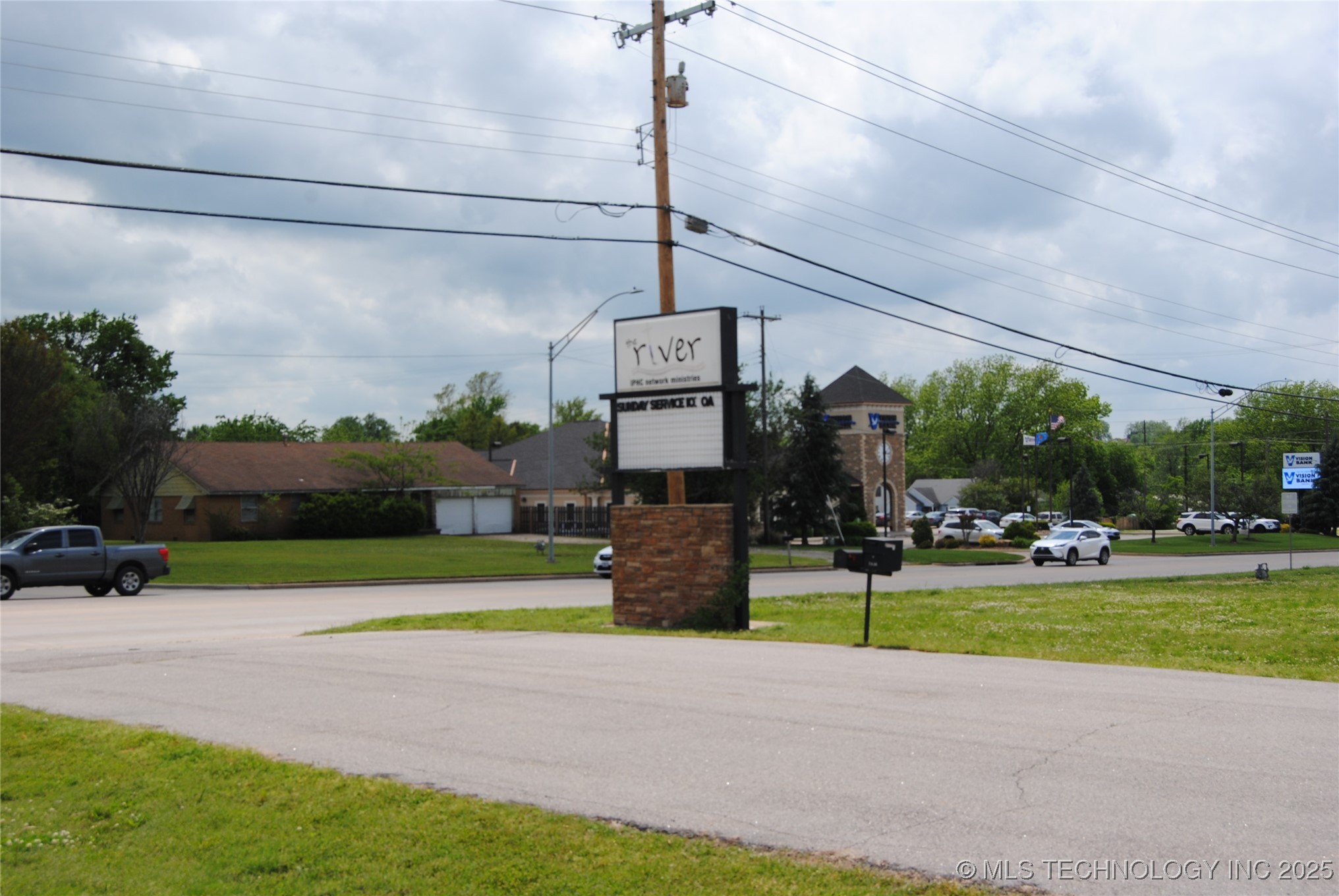 1930 Arlington Street Property Photo 4