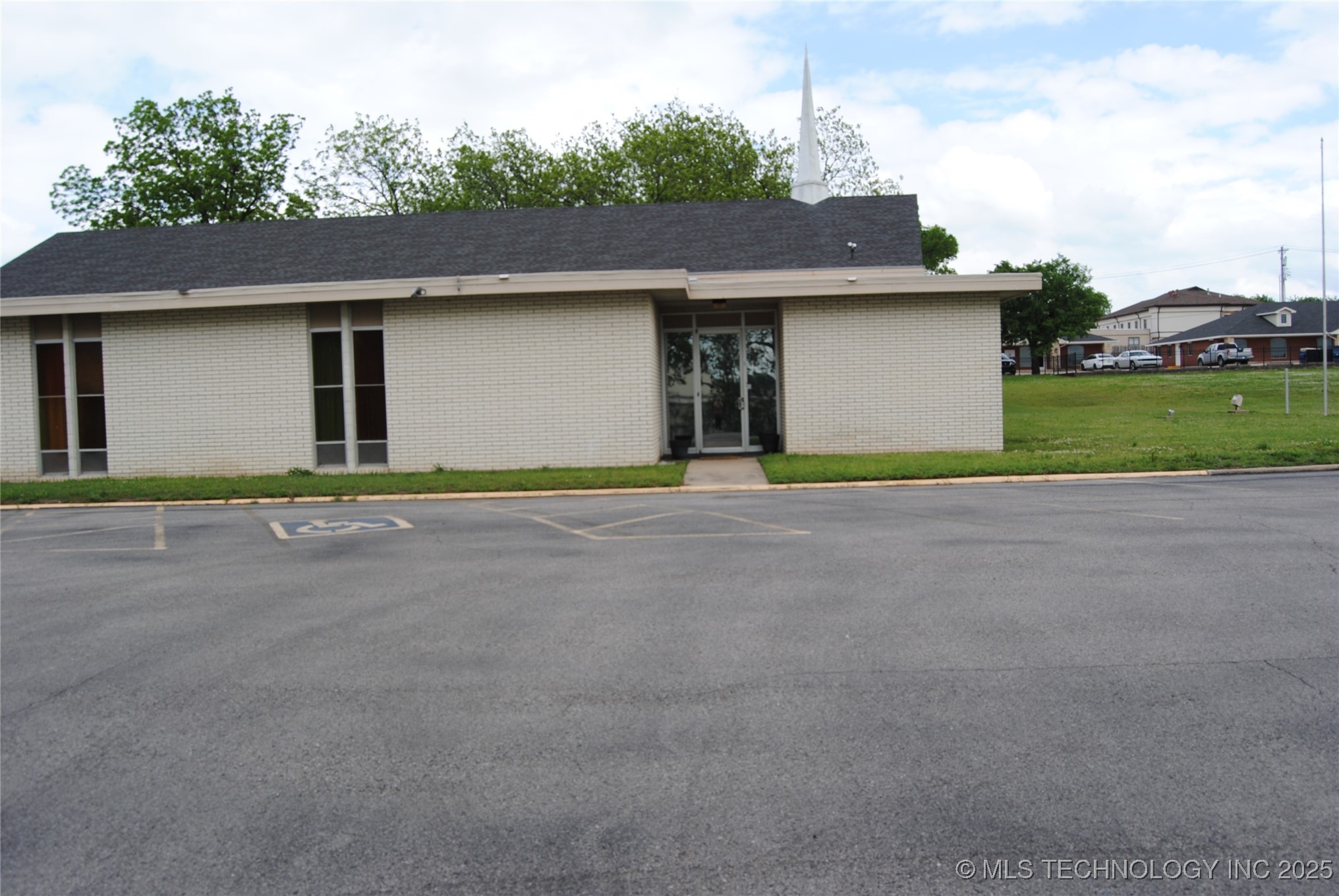 1930 Arlington Street Property Photo 7