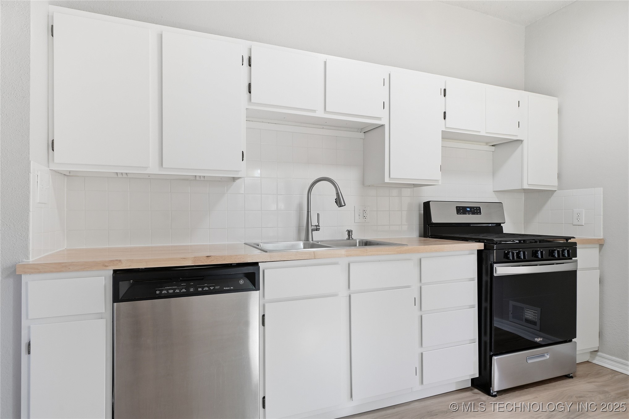 1820 N Delaware Avenue Property Photo 6