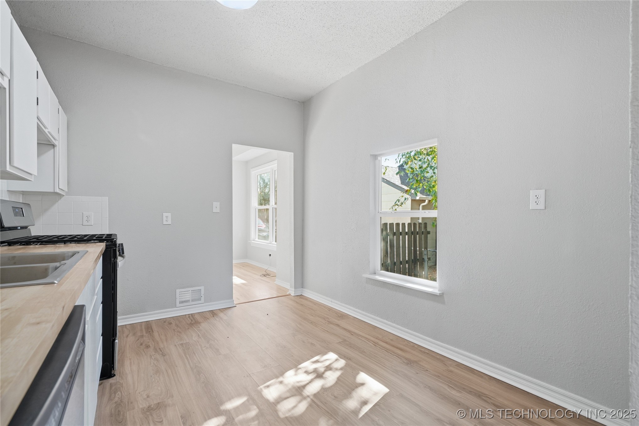 1820 N Delaware Avenue Property Photo 8